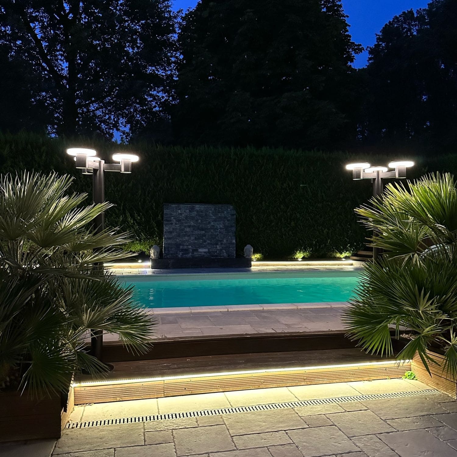 Farola solar Led ALTO 3000 - Altura 2m - Mando a distancia - 300 a 3000 lúmenes - Lumihome-France.com