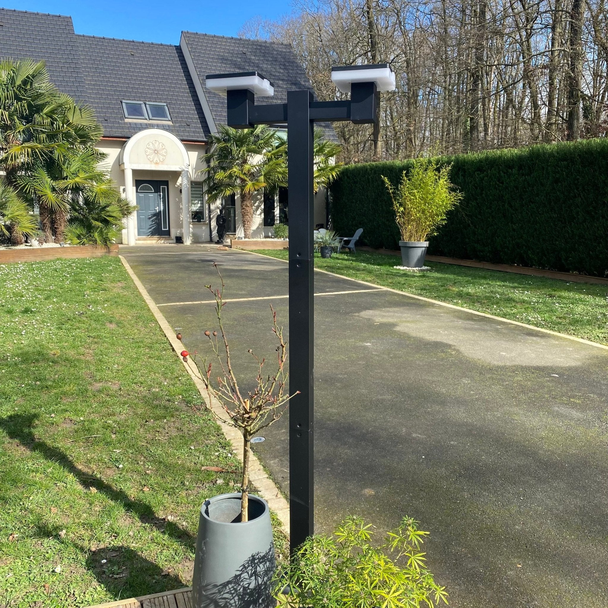Farola solar led SUN-2000 - Altura regulable 1,20m o 2m - 200 a 2000 lúmenes - Mando a distancia - Lumihome
