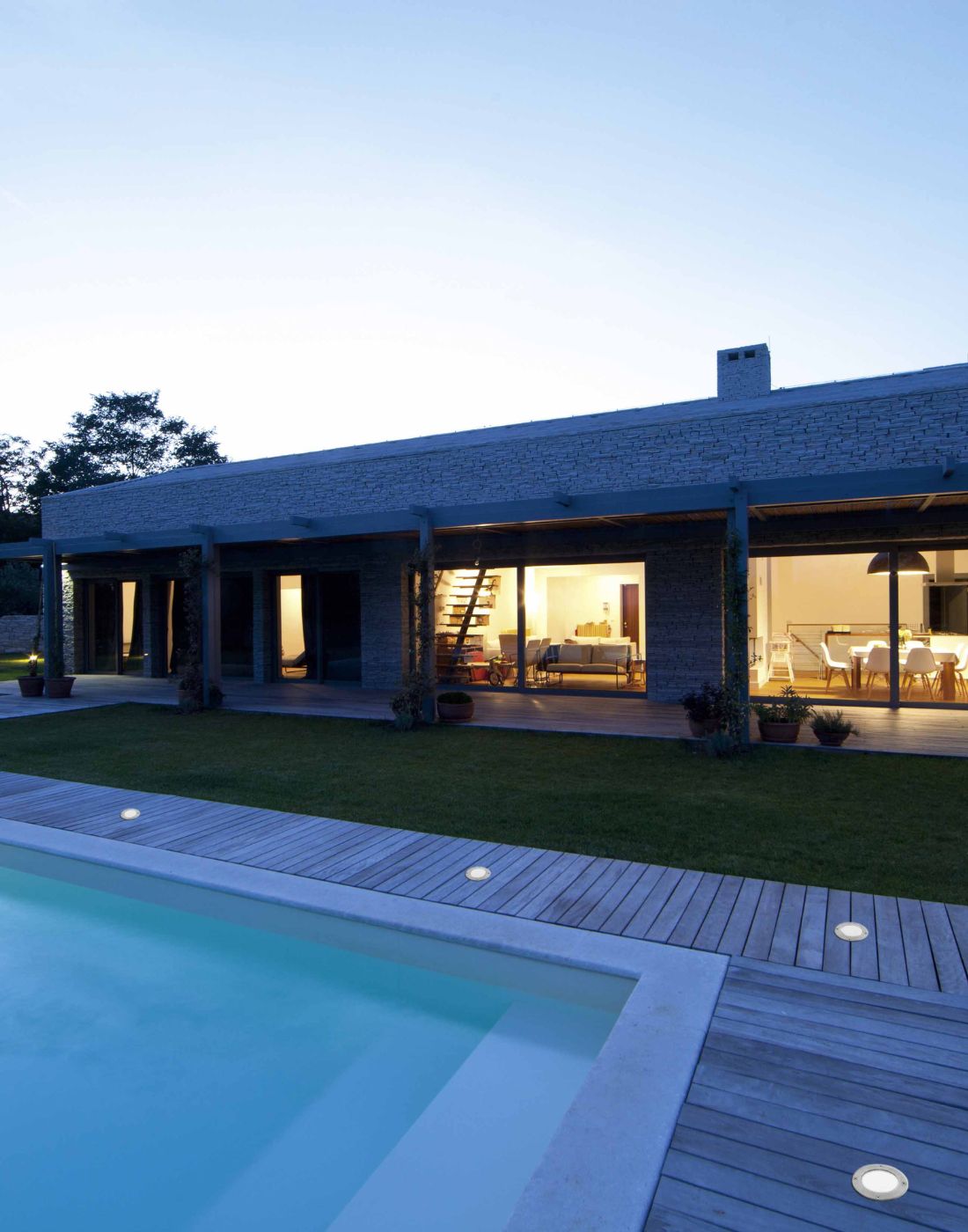 Illuminazione del bordo piscina
