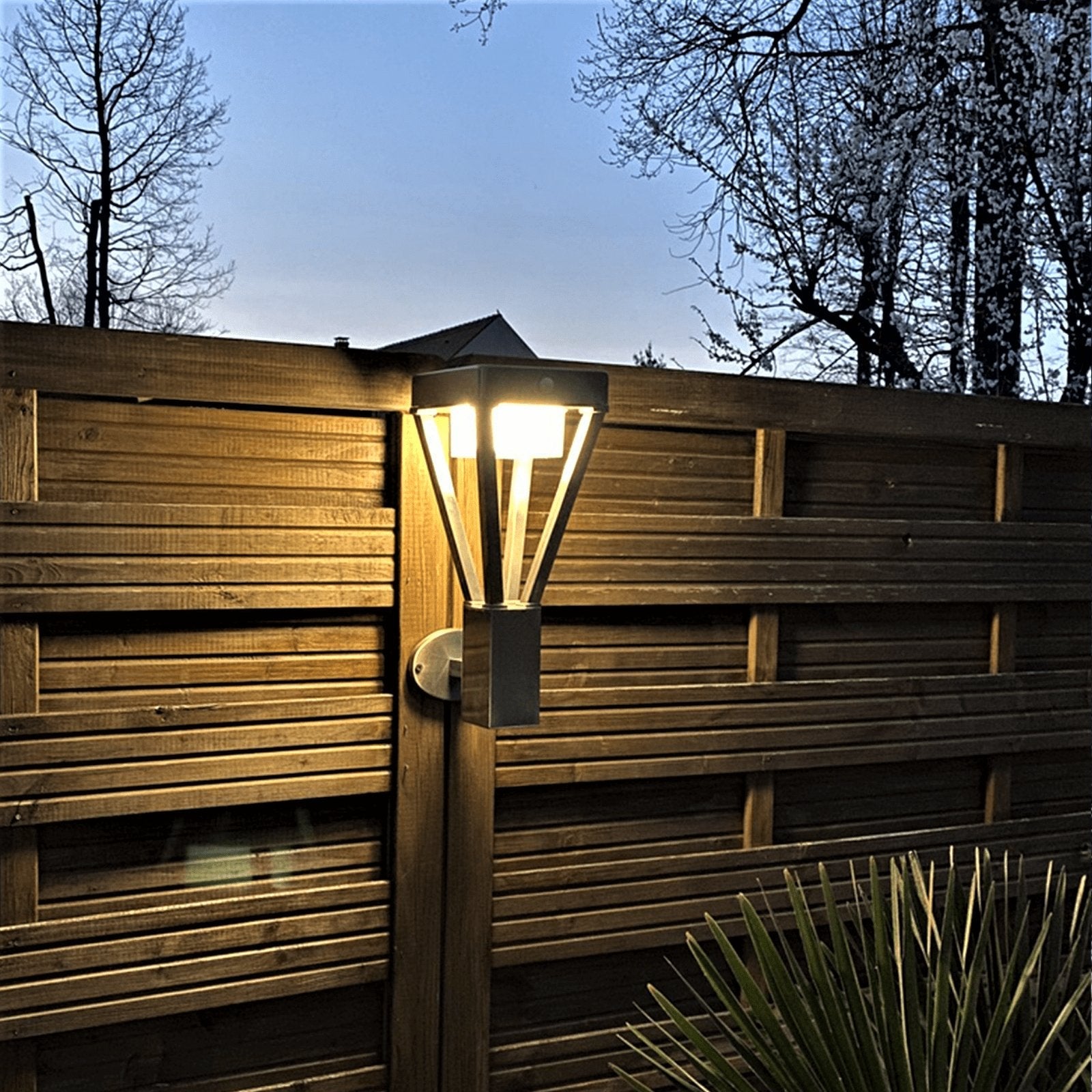 Lampada da parete a led per esterni solare LUXOR - Rilevatore di movimento - 3 modalità di luce - da 75 a 600 lumen - Lumihome-France.com