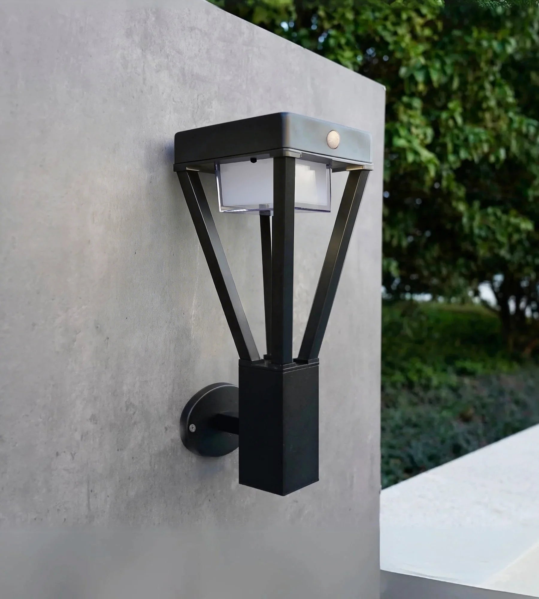 Applique murale extérieure LED solaire LUXOR, Noire, avec détecteur - 3 modes d'éclairages 75 à 600 lumens