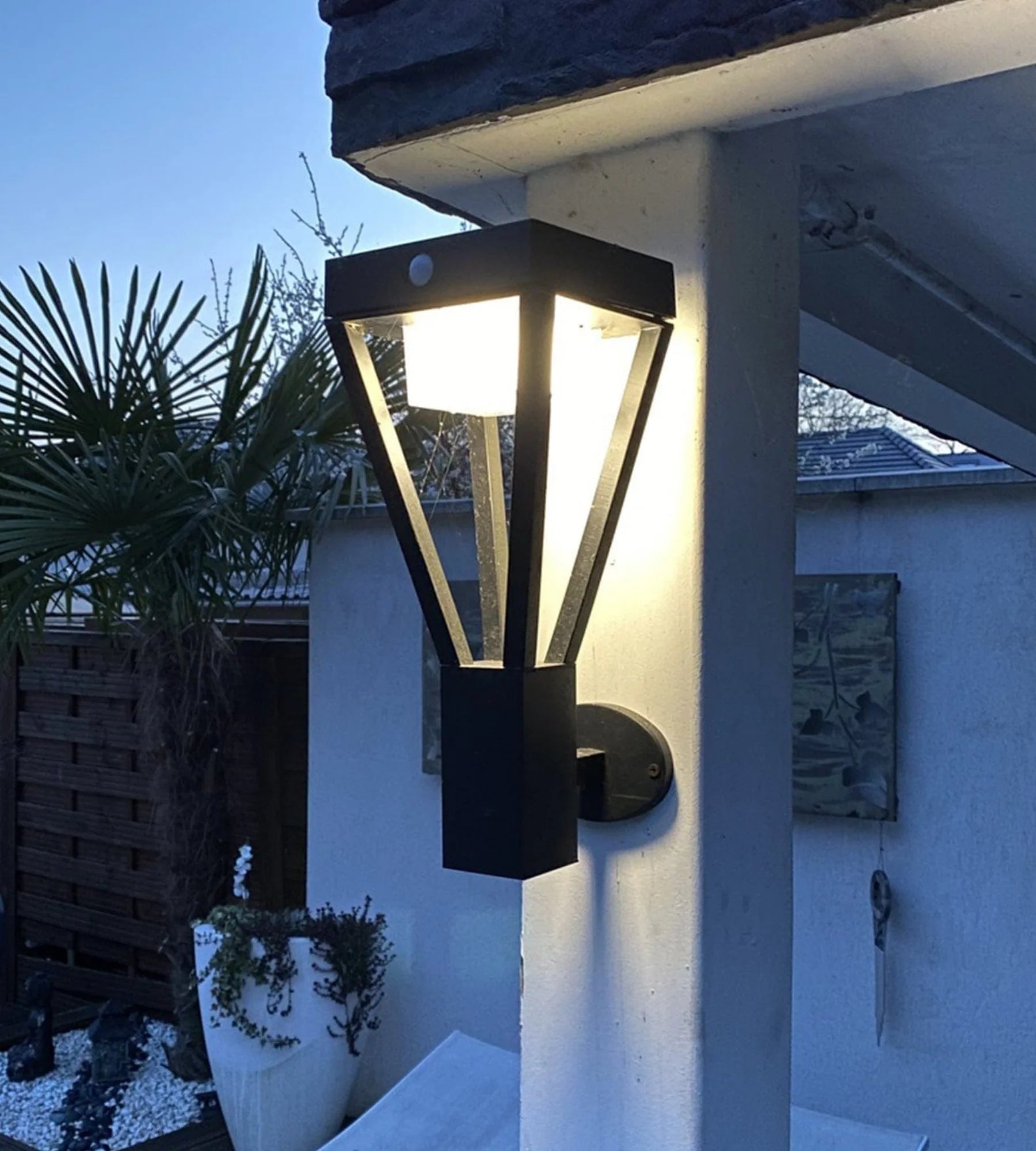 Solar-LED-Wandleuchte LUXOR mit Bewegungsmelder, Schwarz – 3 Leuchtmodi 75 bis 600 Lumen — 4