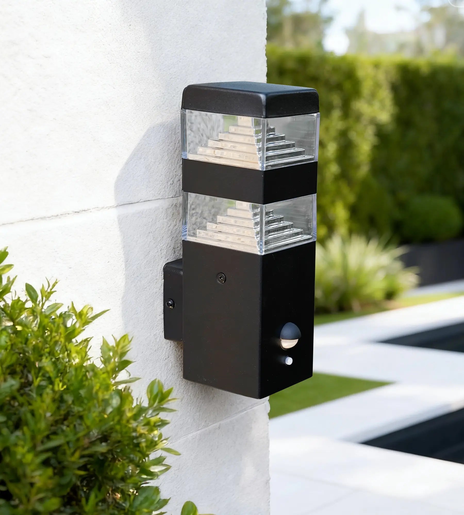 Aplique LED para exterior Pyramid, 1000 lúmenes, con sensor