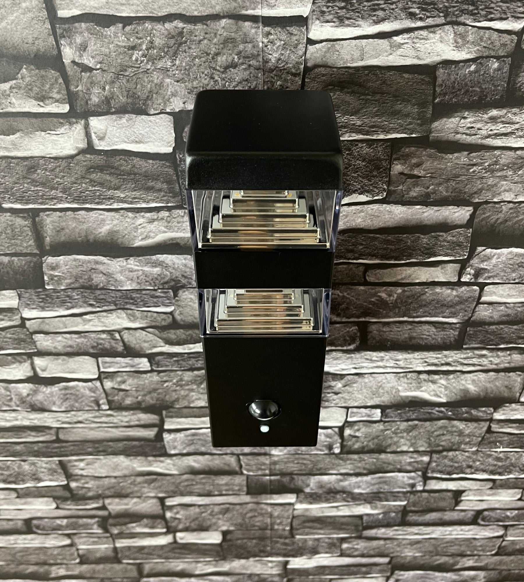 LED-Außenwandleuchte PYRAMIDE 230V mit Bewegungsmelder – 1000 Lumen — 6