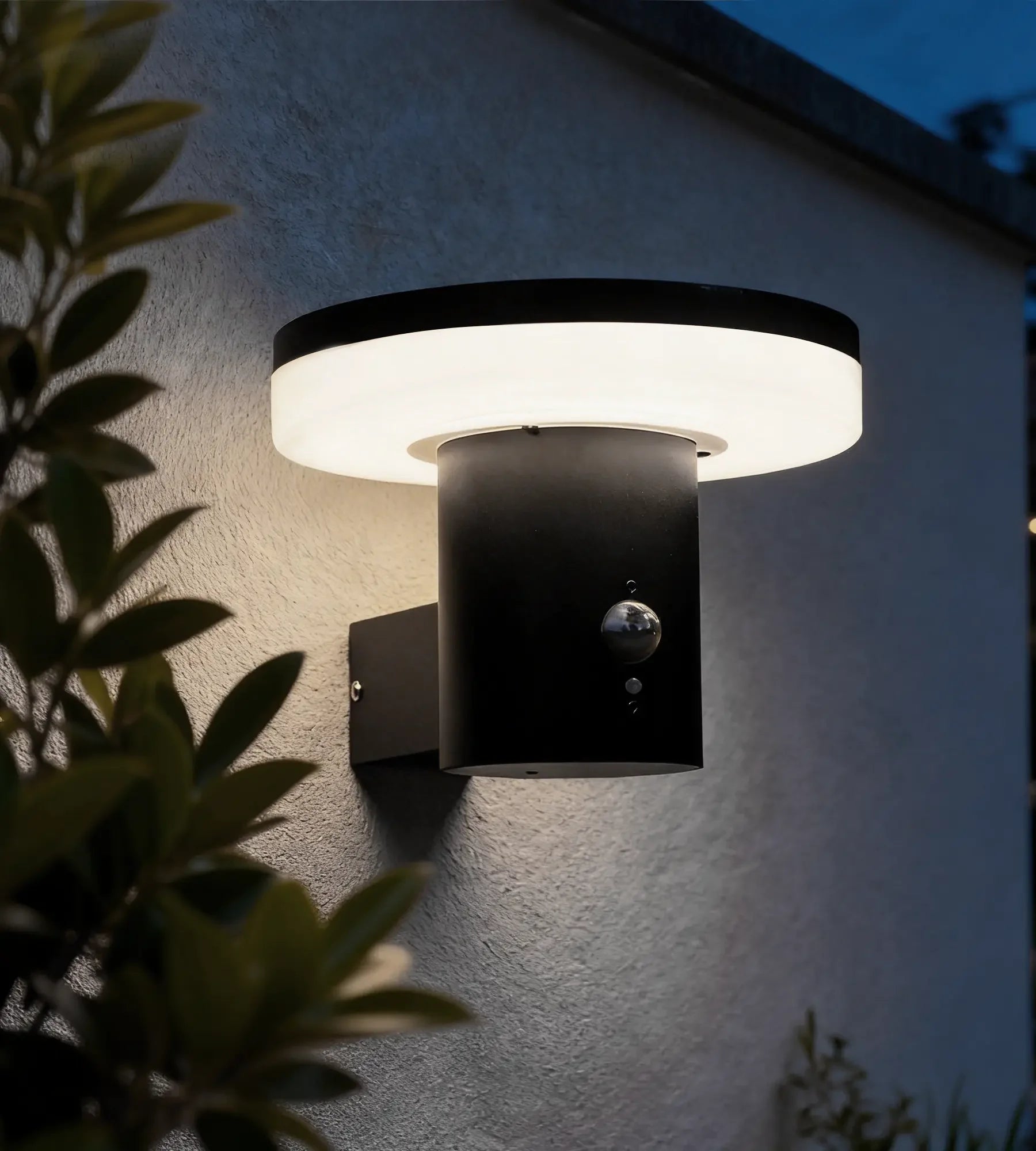 ALTO+ fernsteuerbare Solar-LED-Wandleuchte – Nachtsicht