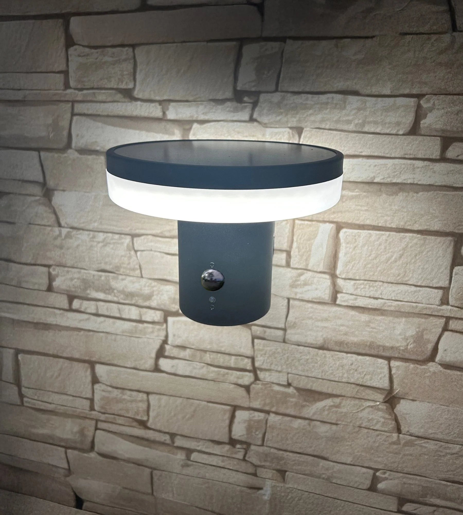Lampada da parete per esterno LED solare ALTO+, Nera, con rilevatore - 3 modalità di illuminazione da 150 a 1000 lumen — 6