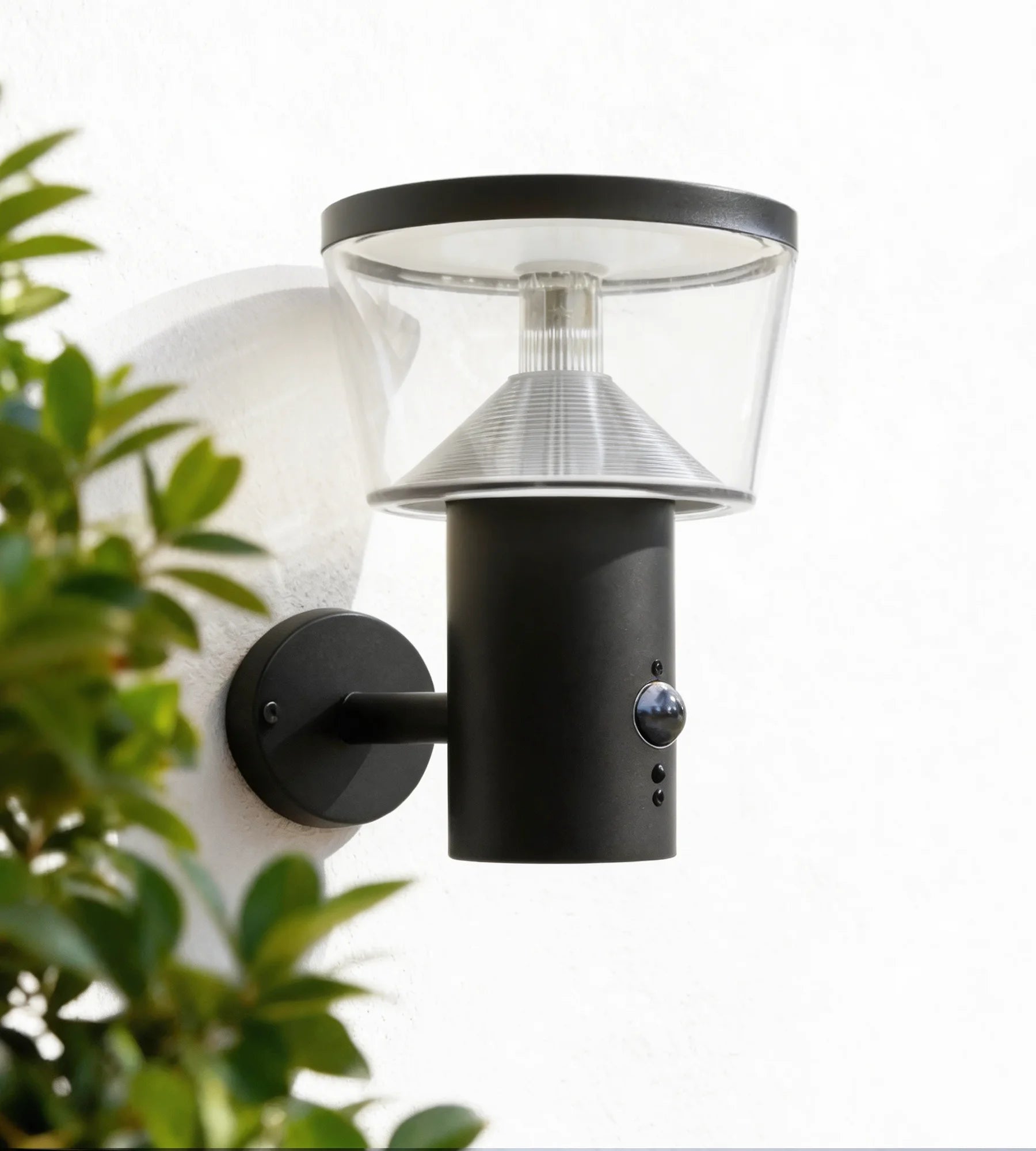 Solar-LED-Wandleuchte DUBLIN mit Bewegungsmelder, Schwarz – 3 Leuchtmodi 100 bis 1000 Lumen