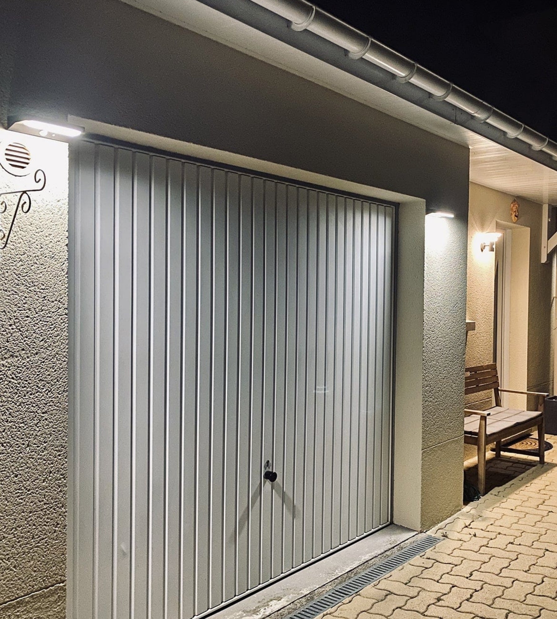 Solar-LED-Wandleuchte PULSAR mit Bewegungsmelder, Schwarz – 3 Leuchtmodi 100 bis 1000 Lumen — 8