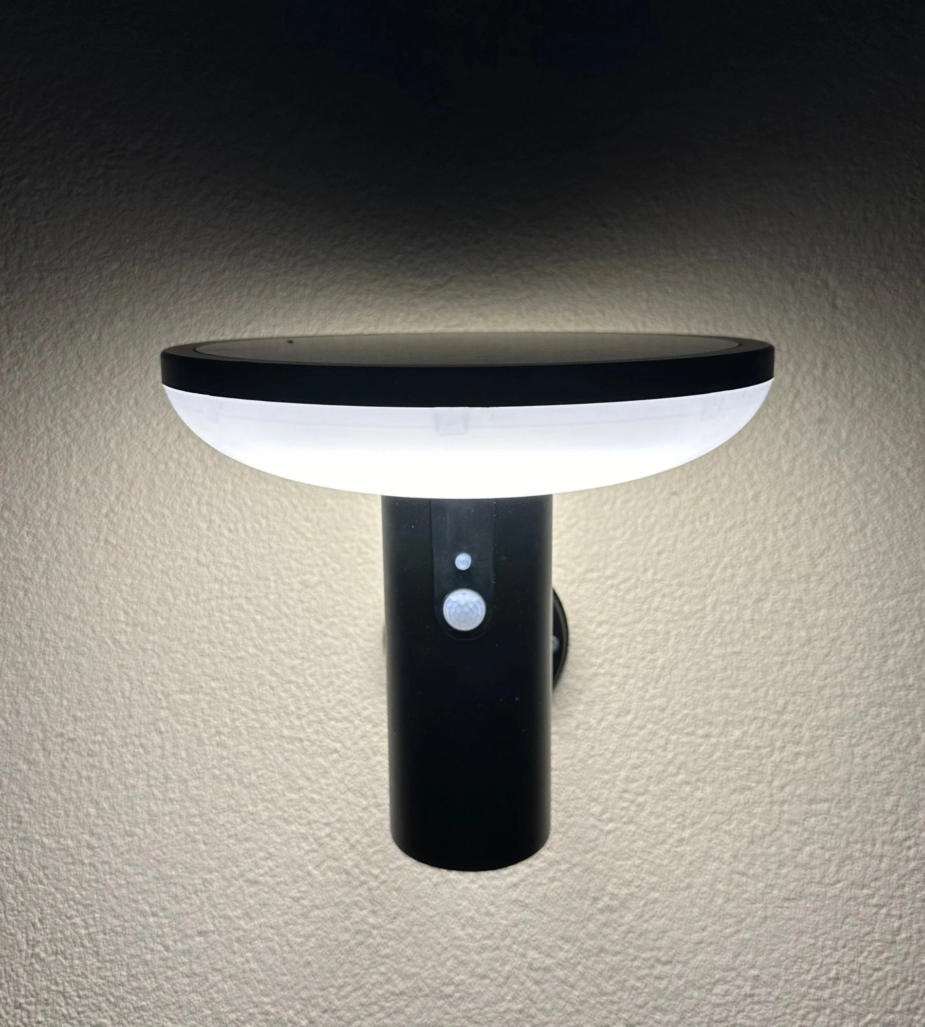 Lampada da parete per esterno LED solare HALO+, nera, con rilevatore — 4