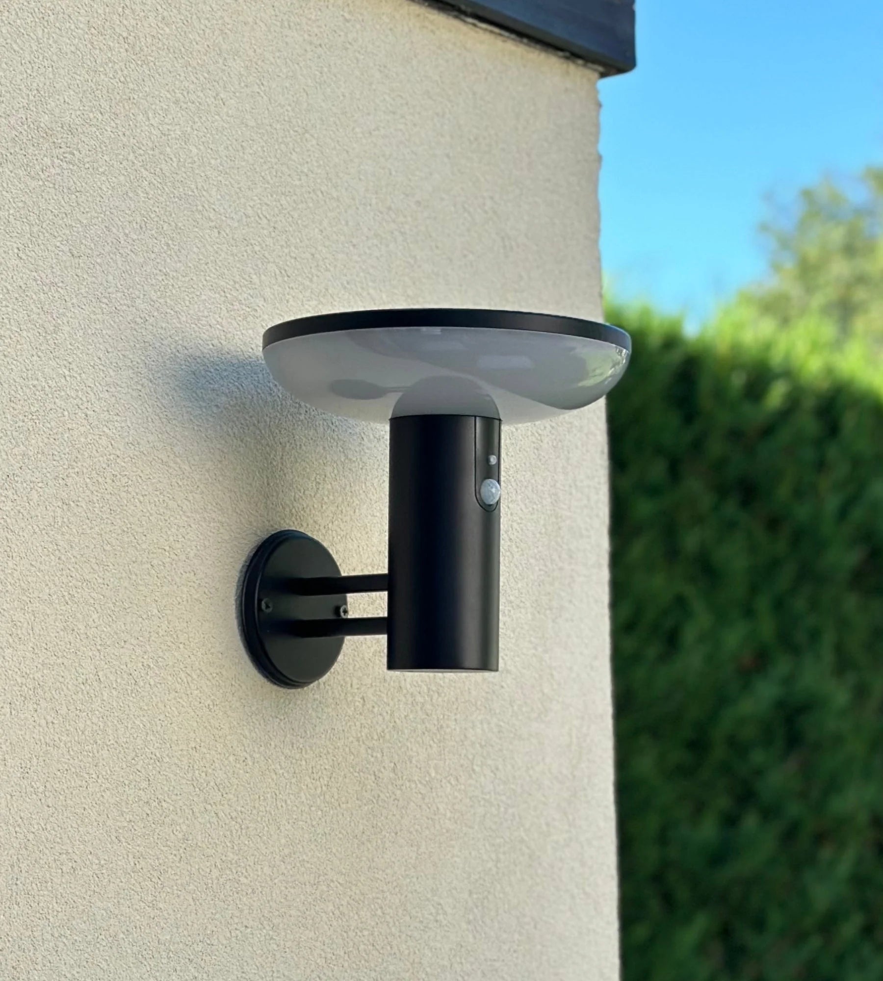 Lampada da parete per esterno LED solare HALO+, nera, con rilevatore — 3