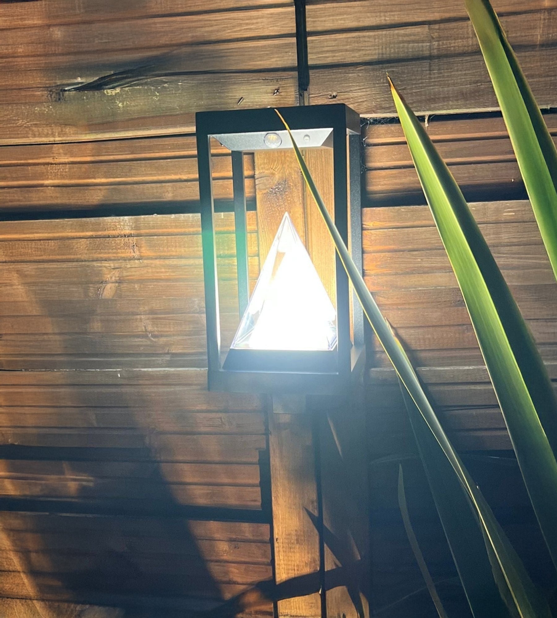 KEOPS aplique solar LED para exterior, negro, con detector - 3 modos de iluminación de 75 a 600 lúmenes — 6