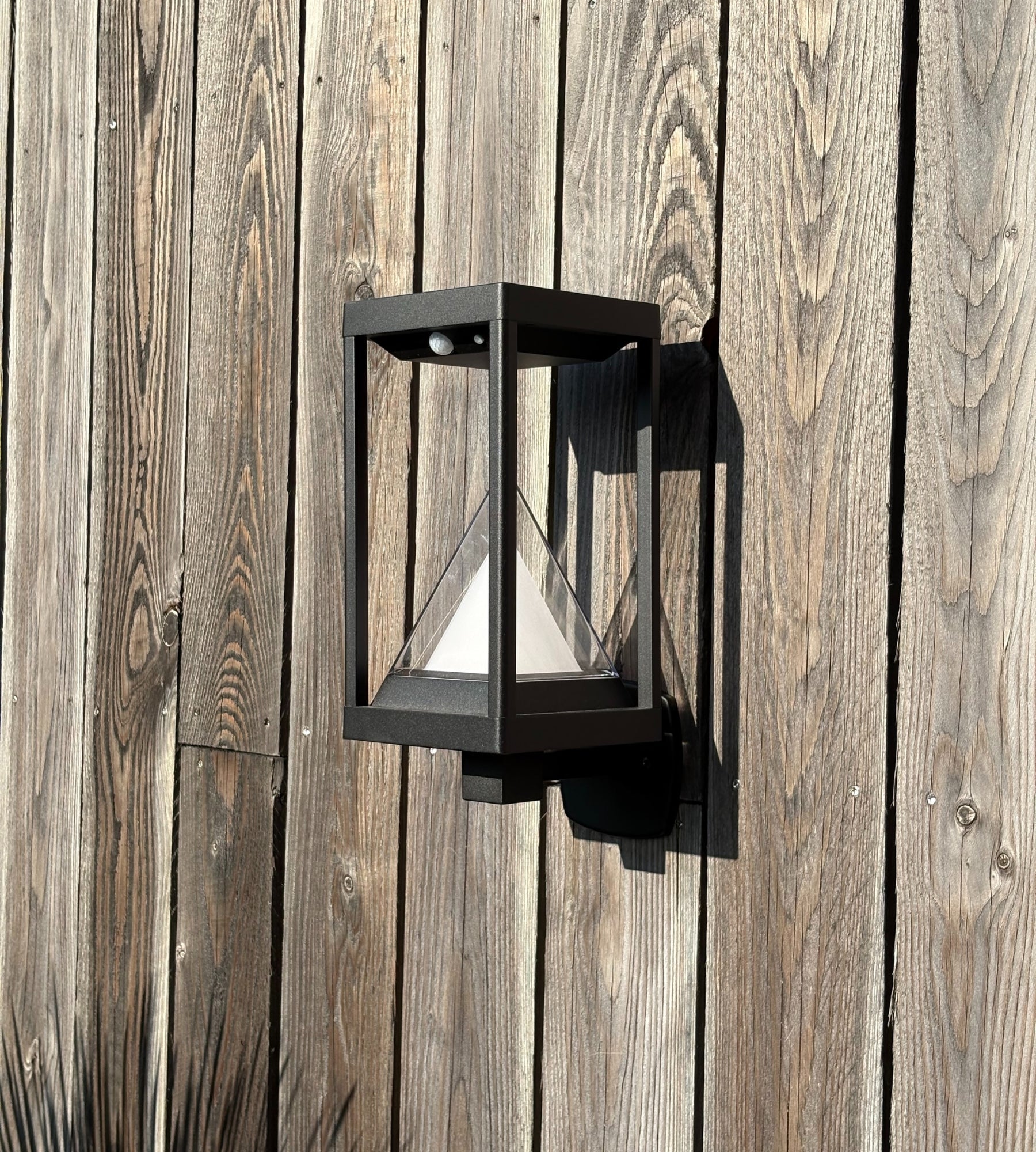 Solar-LED-Wandleuchte KEOPS mit Bewegungsmelder, Schwarz – 3 Leuchtmodi 75 bis 600 Lumen — 7