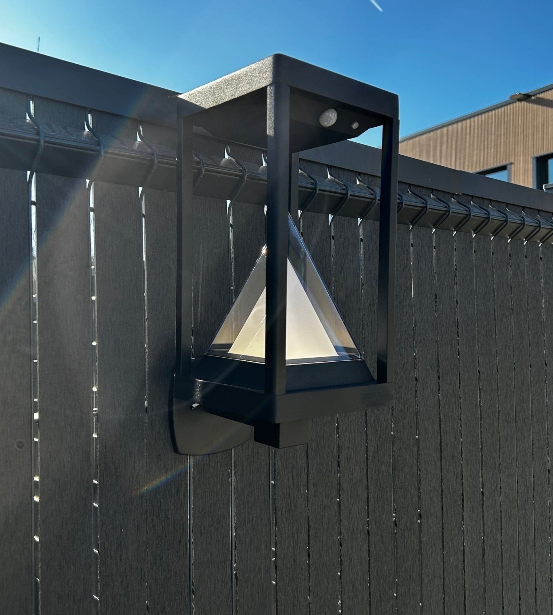 Solar-LED-Wandleuchte KEOPS mit Bewegungsmelder, Schwarz – 3 Leuchtmodi 75 bis 600 Lumen — 8