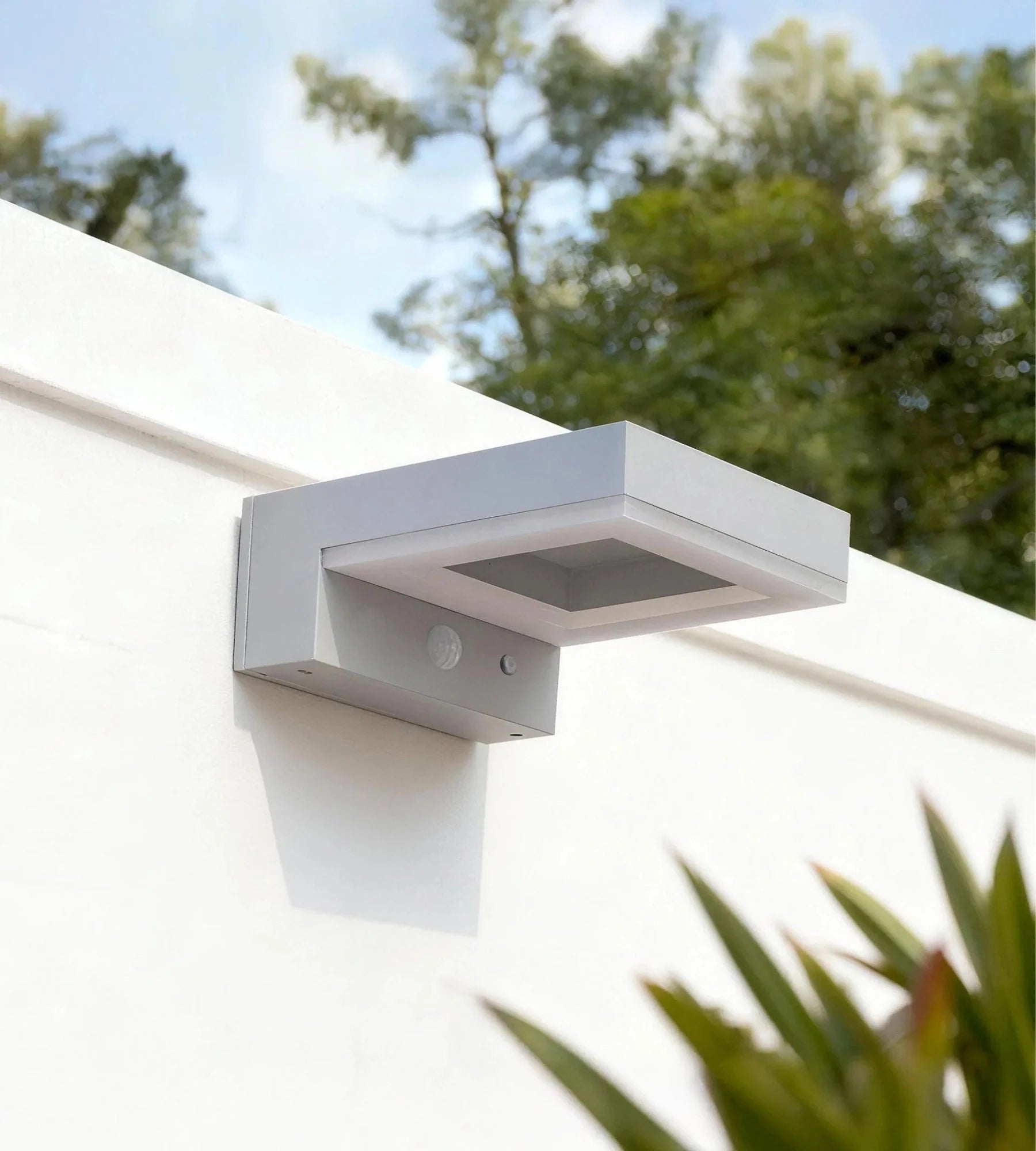 Solar-LED-Wandleuchte LETINA mit Bewegungsmelder, Weiß