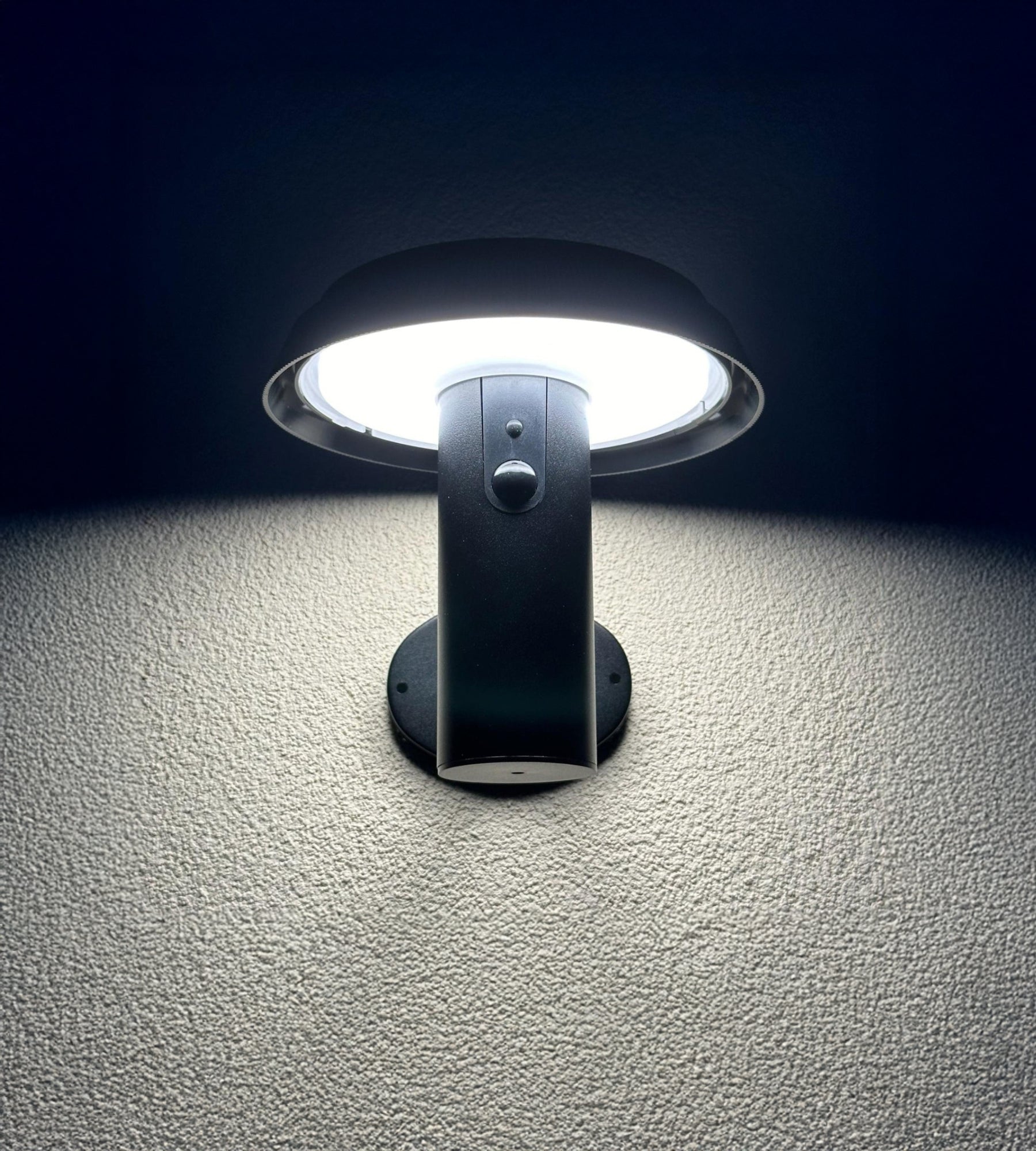Solar-LED-Wandleuchte NORMAN mit Bewegungsmelder, Schwarz – Lichtfarbe einstellbar 3000 bis 6500 K — 3