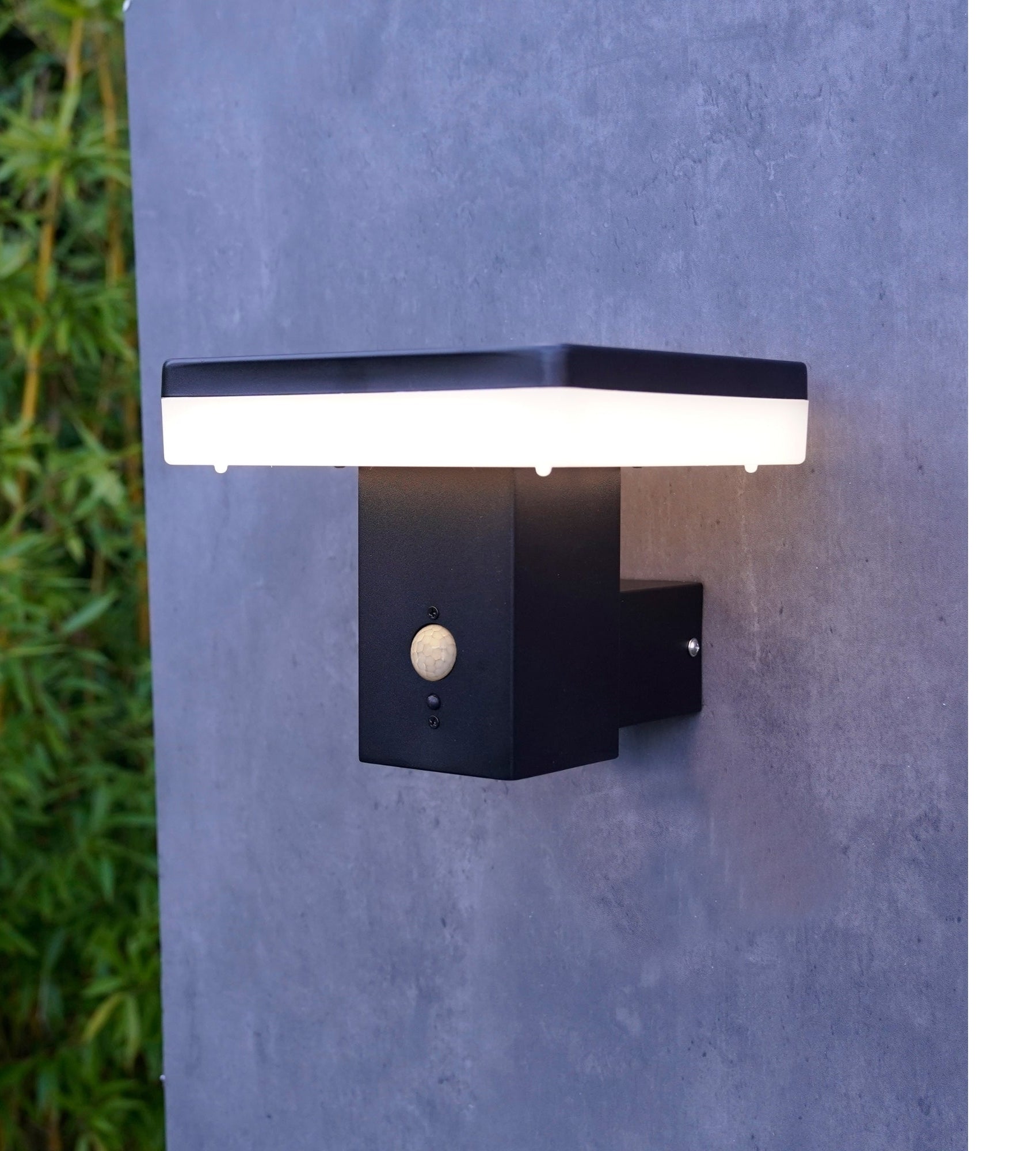 SUN–1000 Solar-LED-Wandleuchte – Bewegungsmelder – 3 Beleuchtungsmodi 150 bis 1500 Lumen – Lumihome