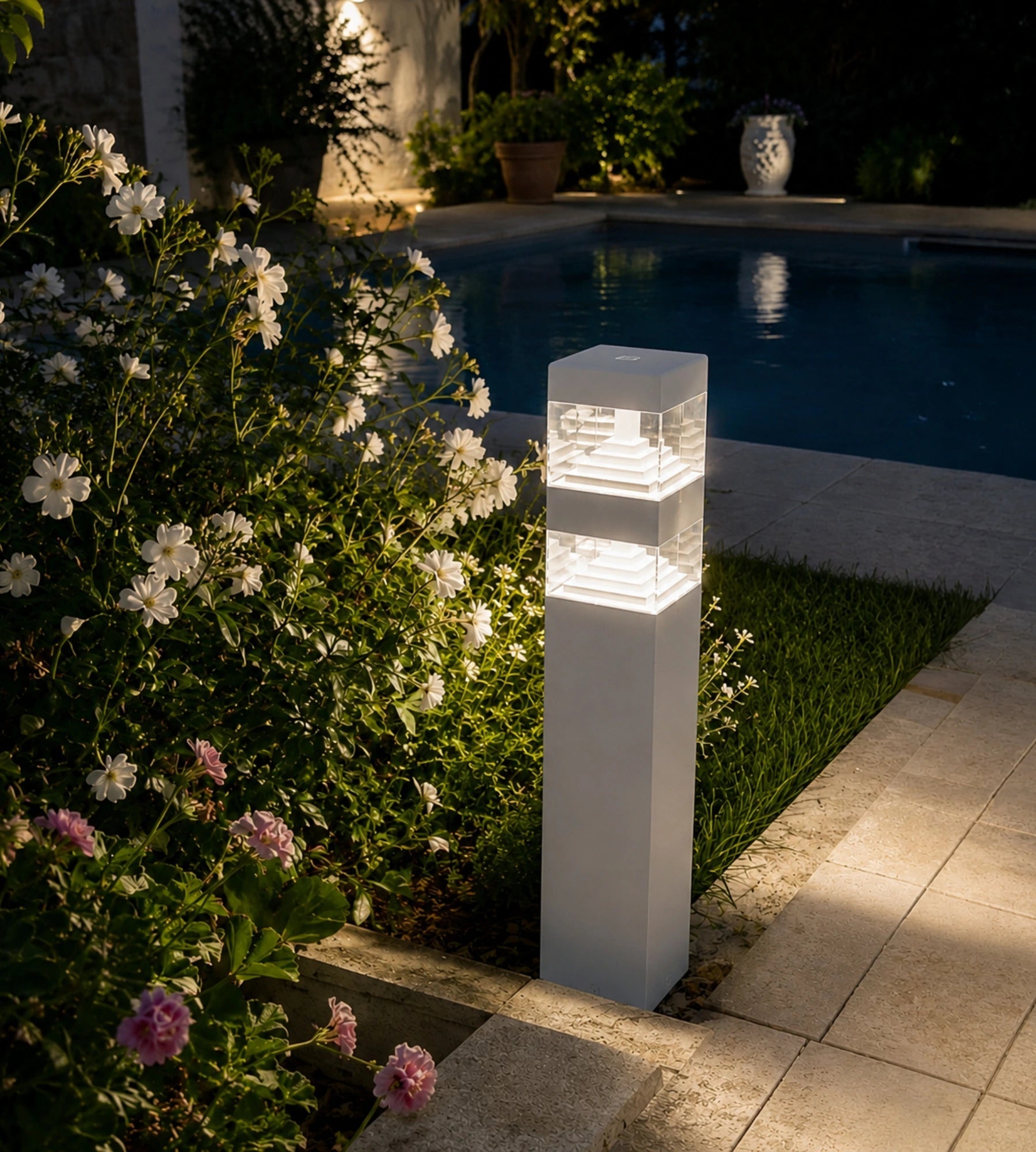 Outdoor LED Pyramid, 1000 lumens, poolside - 12V — 3