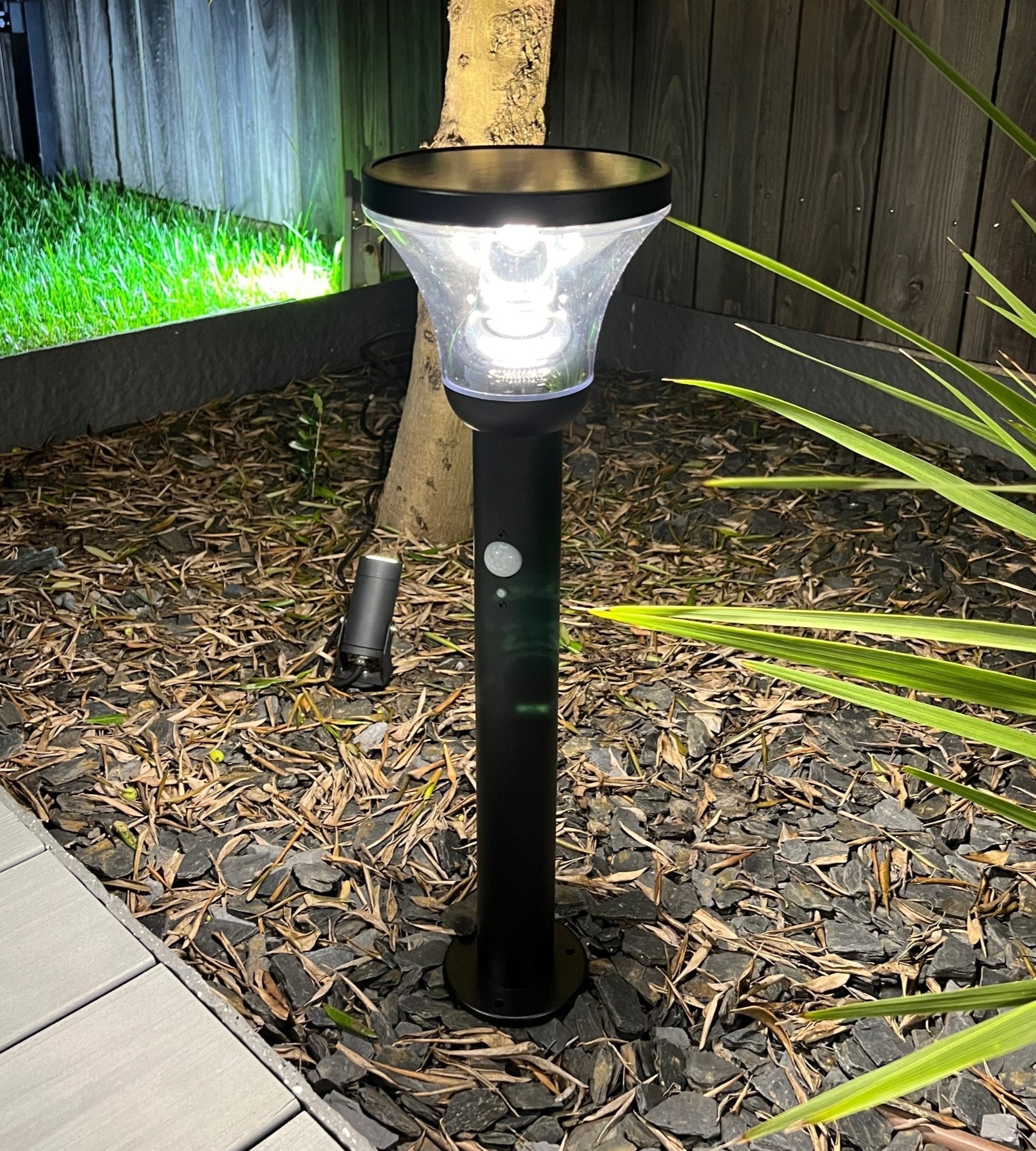 Solar-LED-Wegeleuchte DIVA mit Bewegungsmelder, Schwarz, 53 cm – 3 Leuchtmodi 100 bis 1000 Lumen — 6