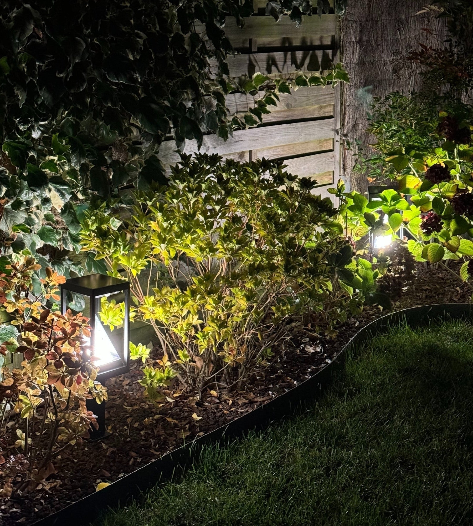 Borne extérieure LED solaire KEOPS, Noire, 50cm, avec détecteur - 3 modes d'éclairages 100 à 1000 lumens — 7