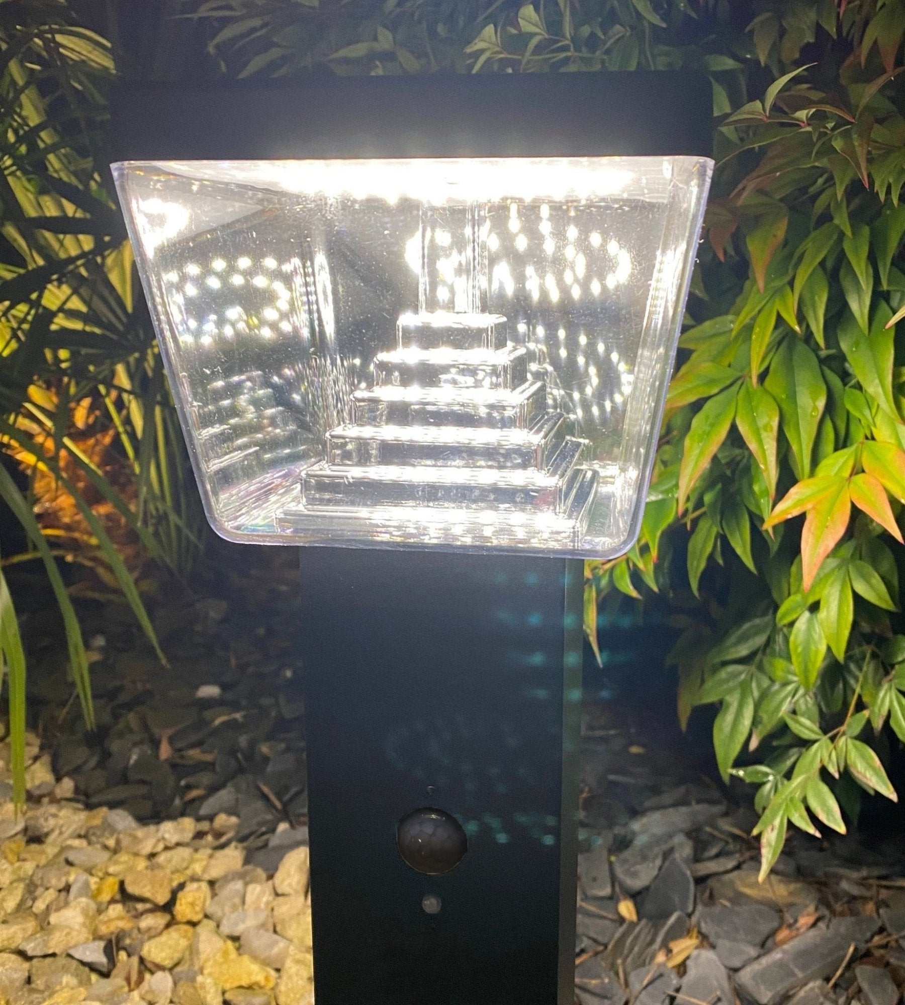Bolardo solar LED para exterior LIBERTY, negro, 59 cm, con detector - 3 modos de iluminación de 100 a 1000 lúmenes — 6
