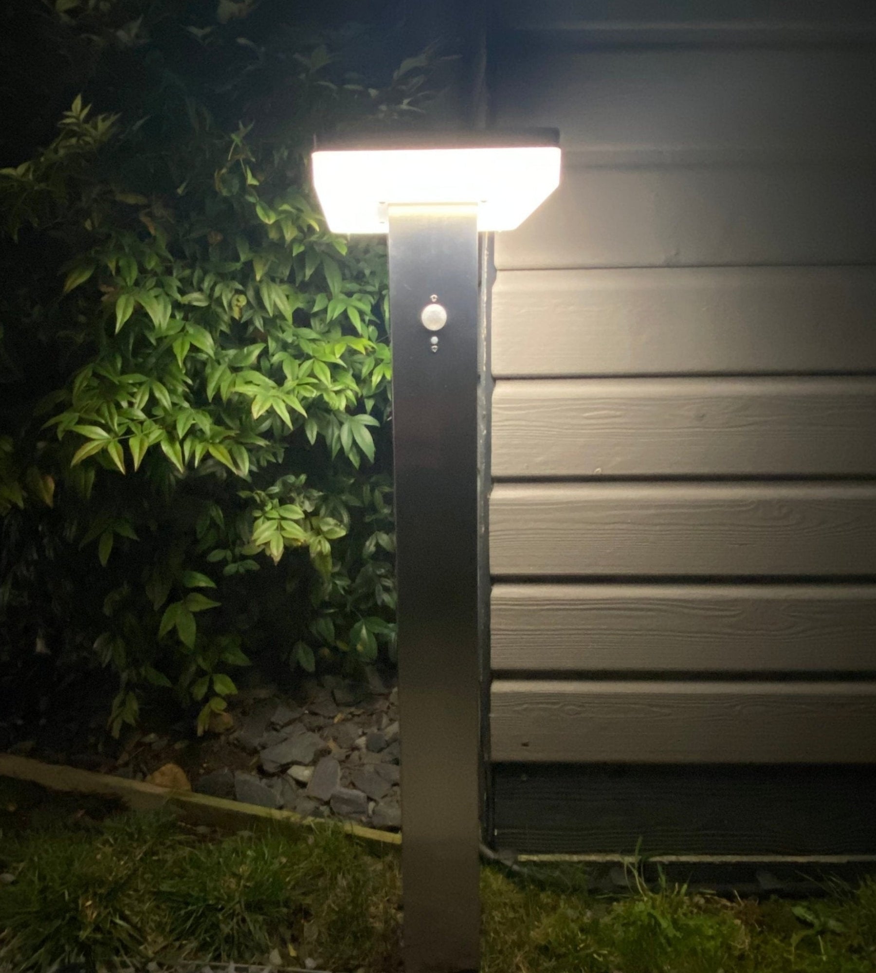 Solar-LED-Wegeleuchte SUN-1000 mit Bewegungsmelder, 84 cm – 3 Leuchtmodi 150 bis 1000 Lumen — 8