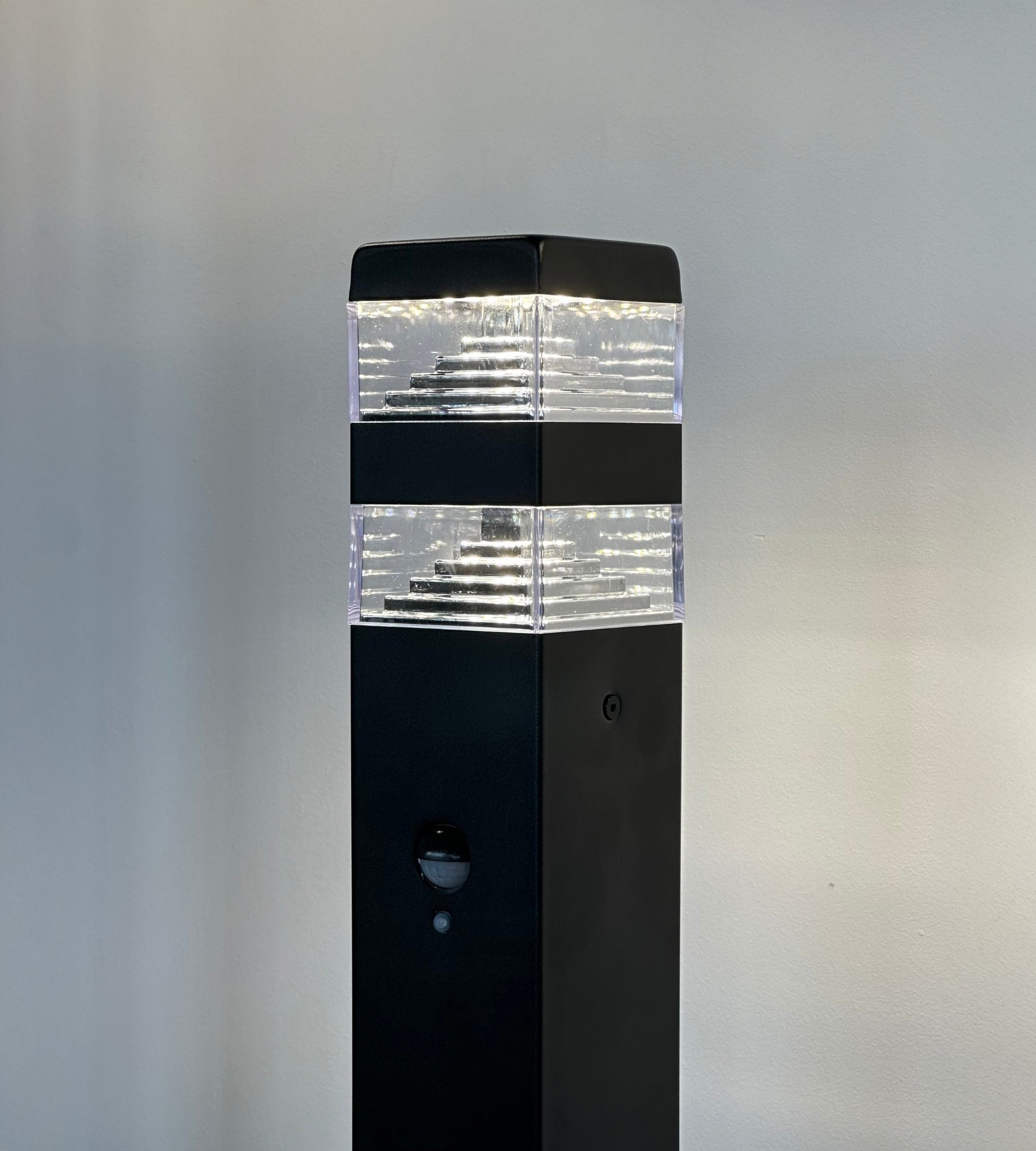 Borne extérieure LED Pyramide, 1000 lumens, avec détecteur — 4