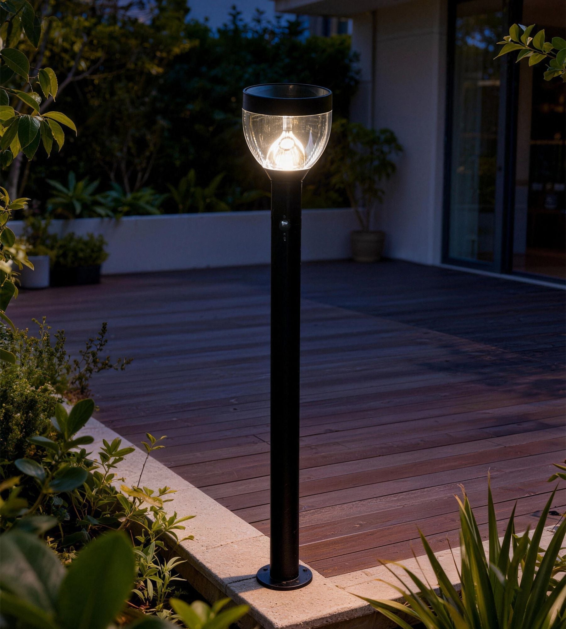 Borne extérieure LED solaire LUNA, Noire, avec détecteur - 3 modes d'éclairages de 75 à 600 lumens — 2