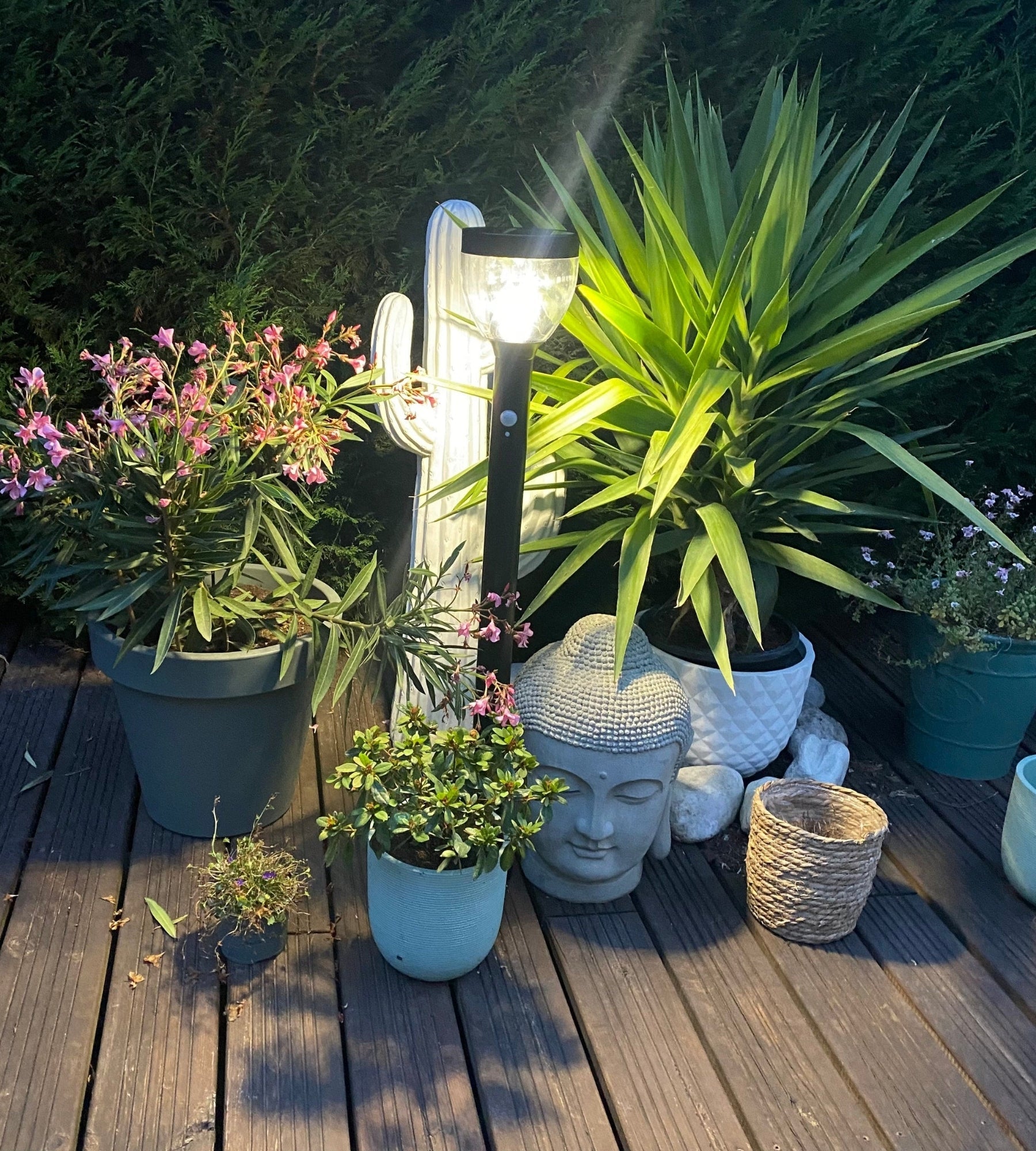 Solar-LED-Wegeleuchte LUNA mit Bewegungsmelder, Schwarz – 3 Leuchtmodi 75 bis 600 Lumen — 5