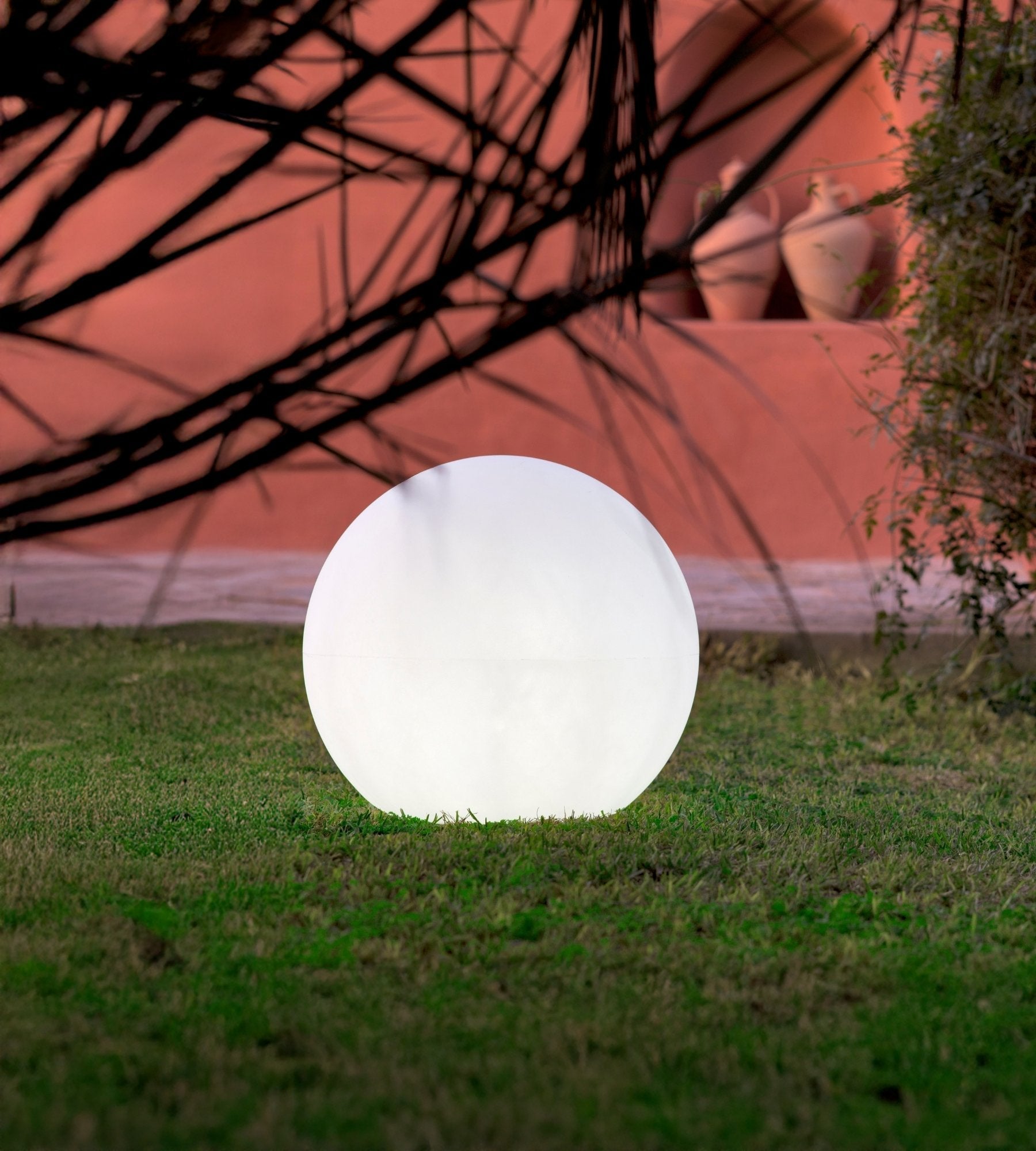 BULY Bola de luz recargable USB y solar - RGB+CCT controlable remotamente - Exterior e Interior