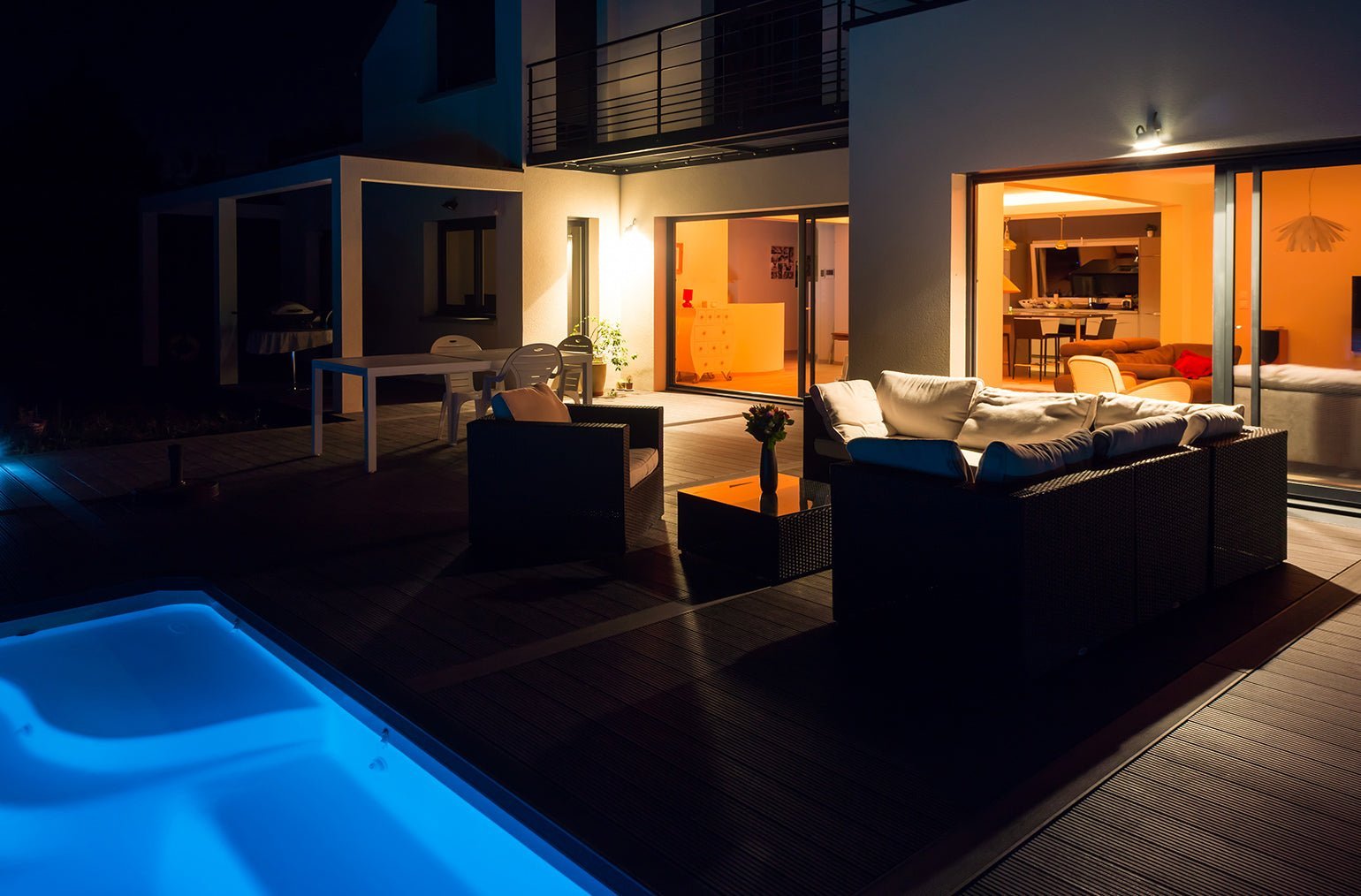 Wie beleuchte ich eine Terrasse ohne Strom?