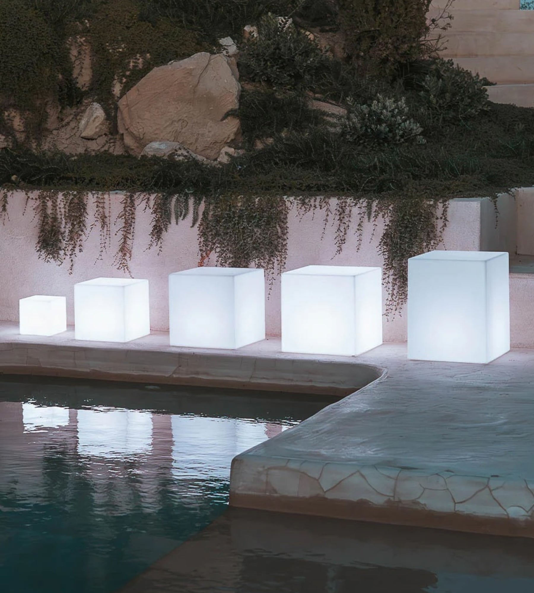 Leuchtwürfel CUBY mit USB- und Solarladung – RGB+CCT mit Fernbedienung – innen & außen