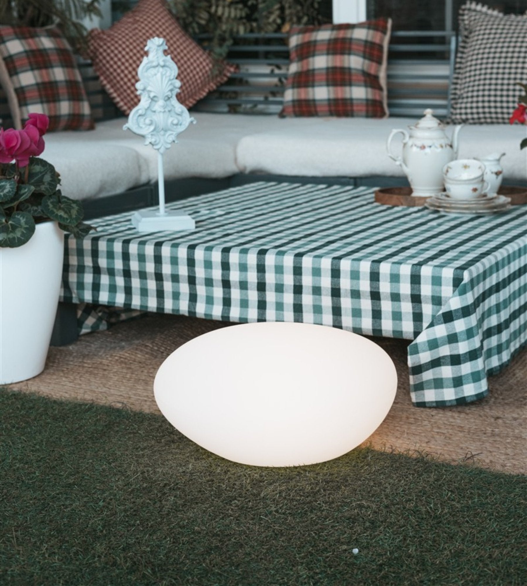 Leuchtstein PETRA mit USB- und Solarladung – RGB+CCT mit Fernbedienung – Dämmerungssensor
