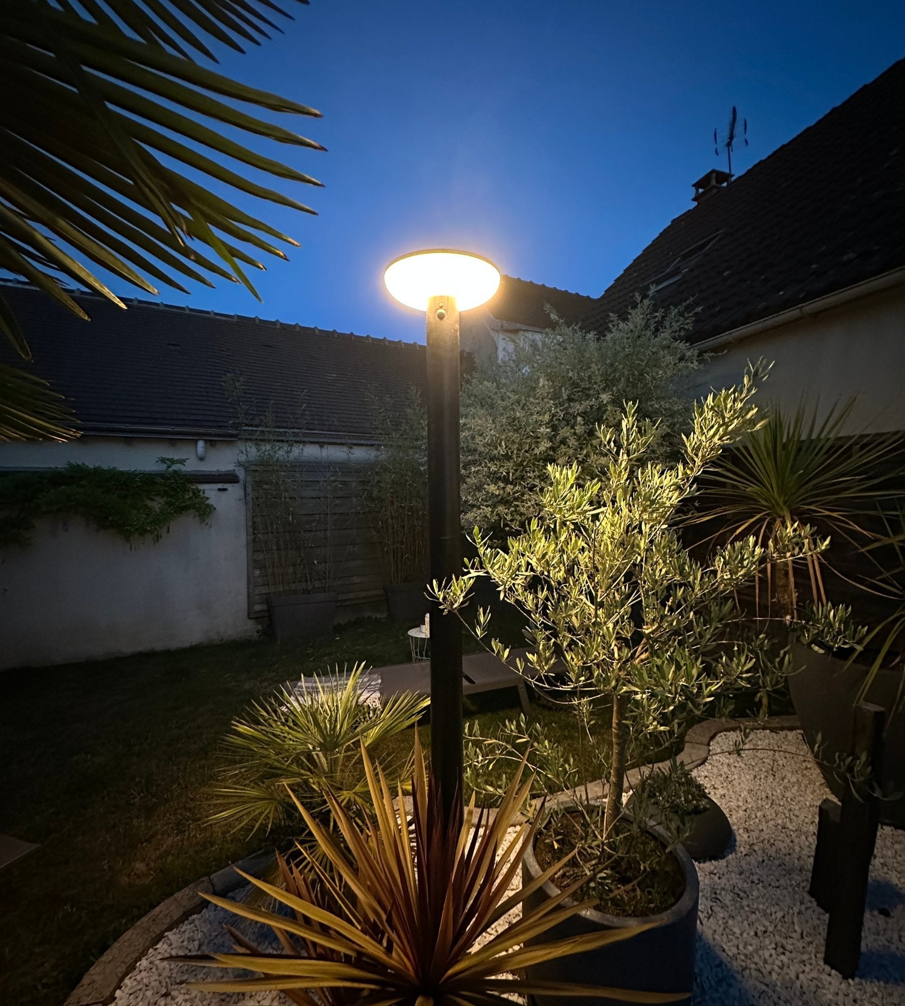 Solar-LED-Stehlampe HALO+ mit Bewegungsmelder und Fernbedienung, Schwarz, 2 m — 5