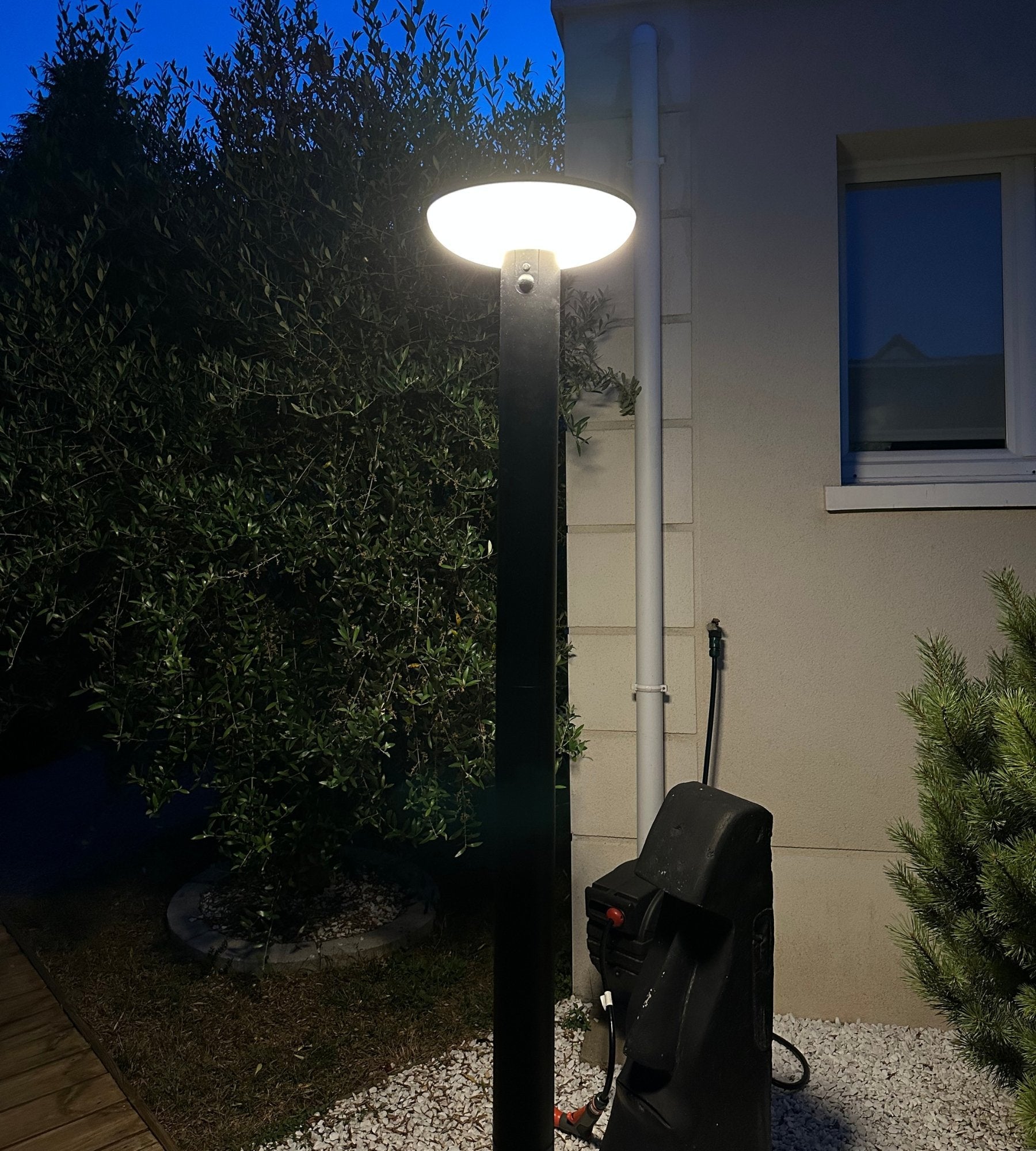 Solar-LED-Stehlampe HALO+ mit Bewegungsmelder und Fernbedienung, Schwarz, 2 m — 6