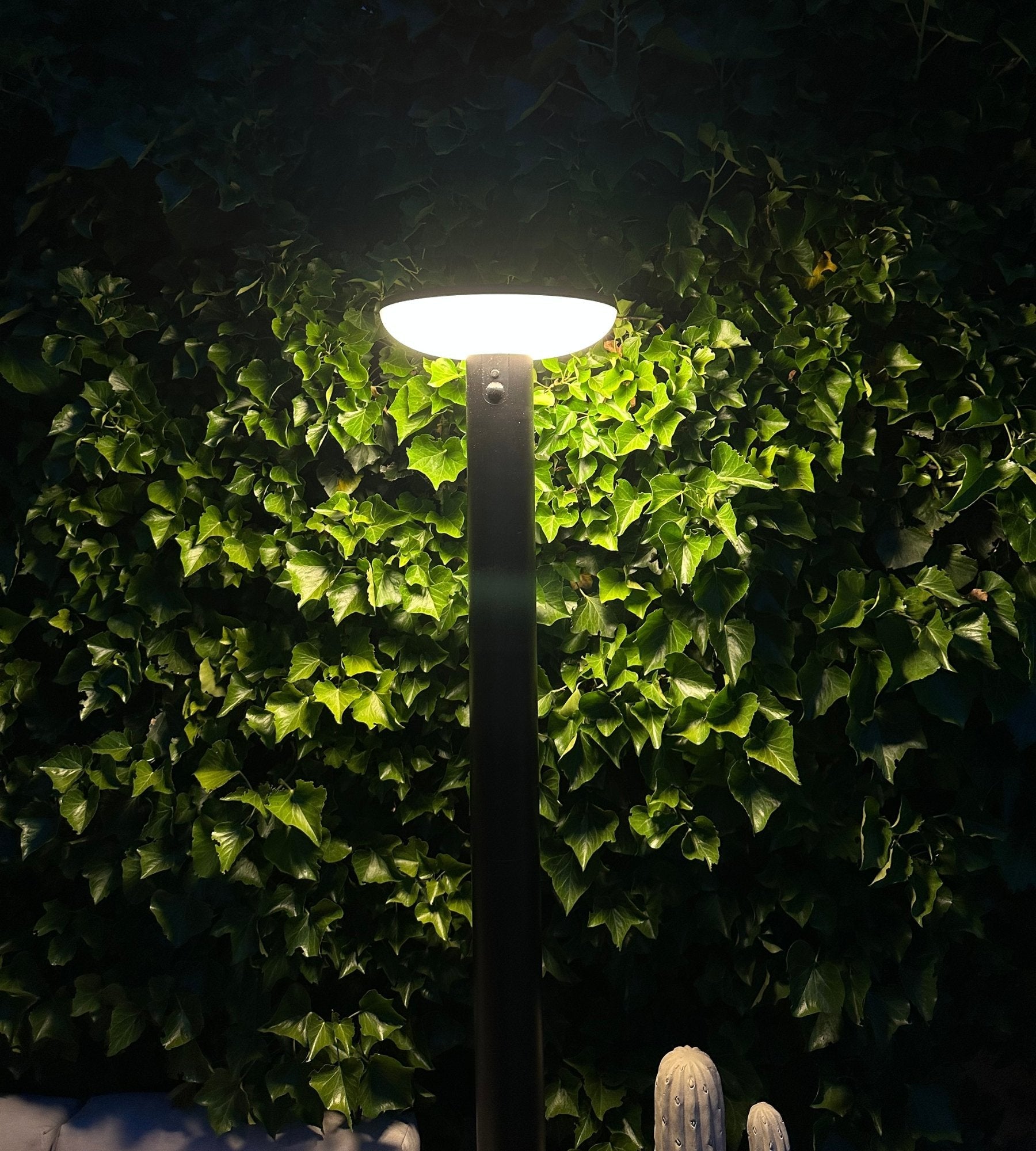 Solar-LED-Stehlampe HALO+ mit Bewegungsmelder und Fernbedienung, Schwarz, 2 m — 4