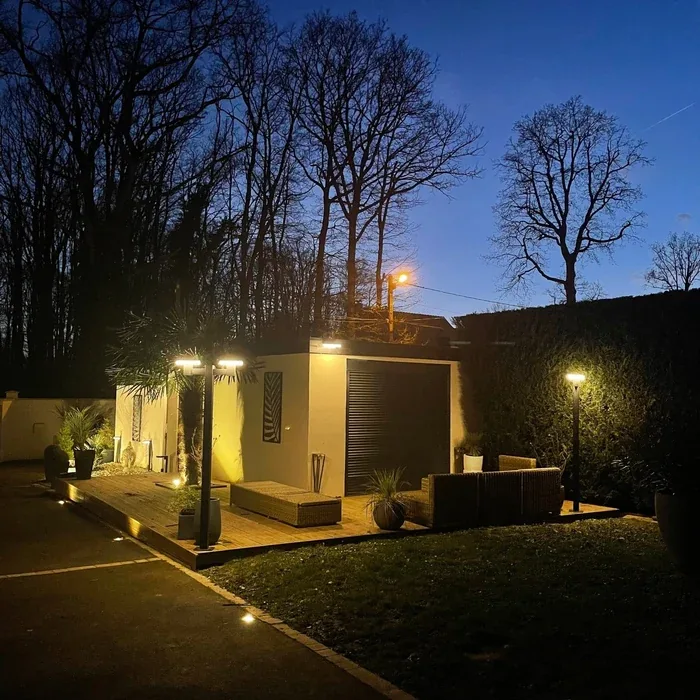 Solar-LED-Stehlampe SUN-2000, Schwarz, 120/200 cm, mit Fernbedienung — 2