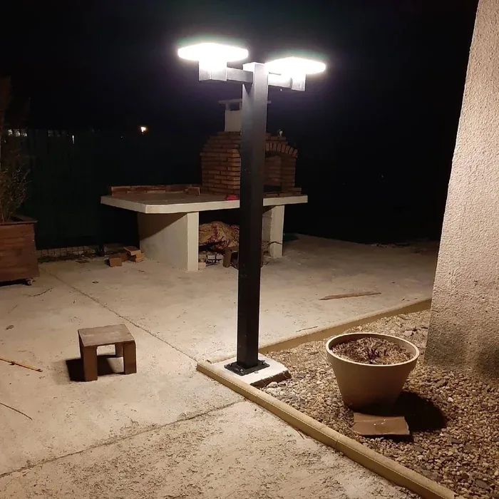 Solar-LED-Stehlampe SUN-2000, Schwarz, 120/200 cm, mit Fernbedienung — 1