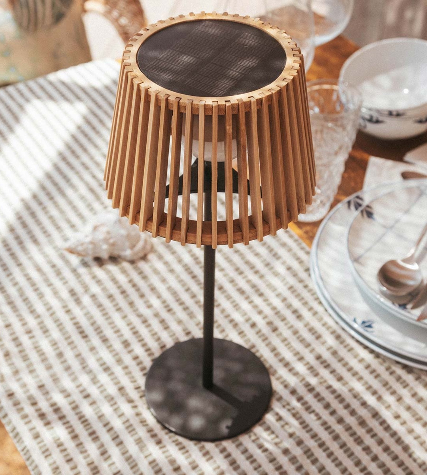 Solar- und USB-Tischleuchte OKINAWA – asiatischer Holzstil – Warmweiß — 4