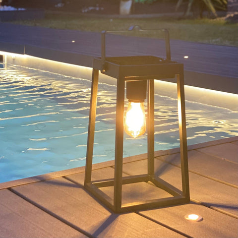 Solar-LED-Laterne zum Aufstellen – Schwarz – Höhe 30 cm – E27-Leuchtmittel inklusive – USB-Kabel – max. 400 Lumen – Lumihome-France.com