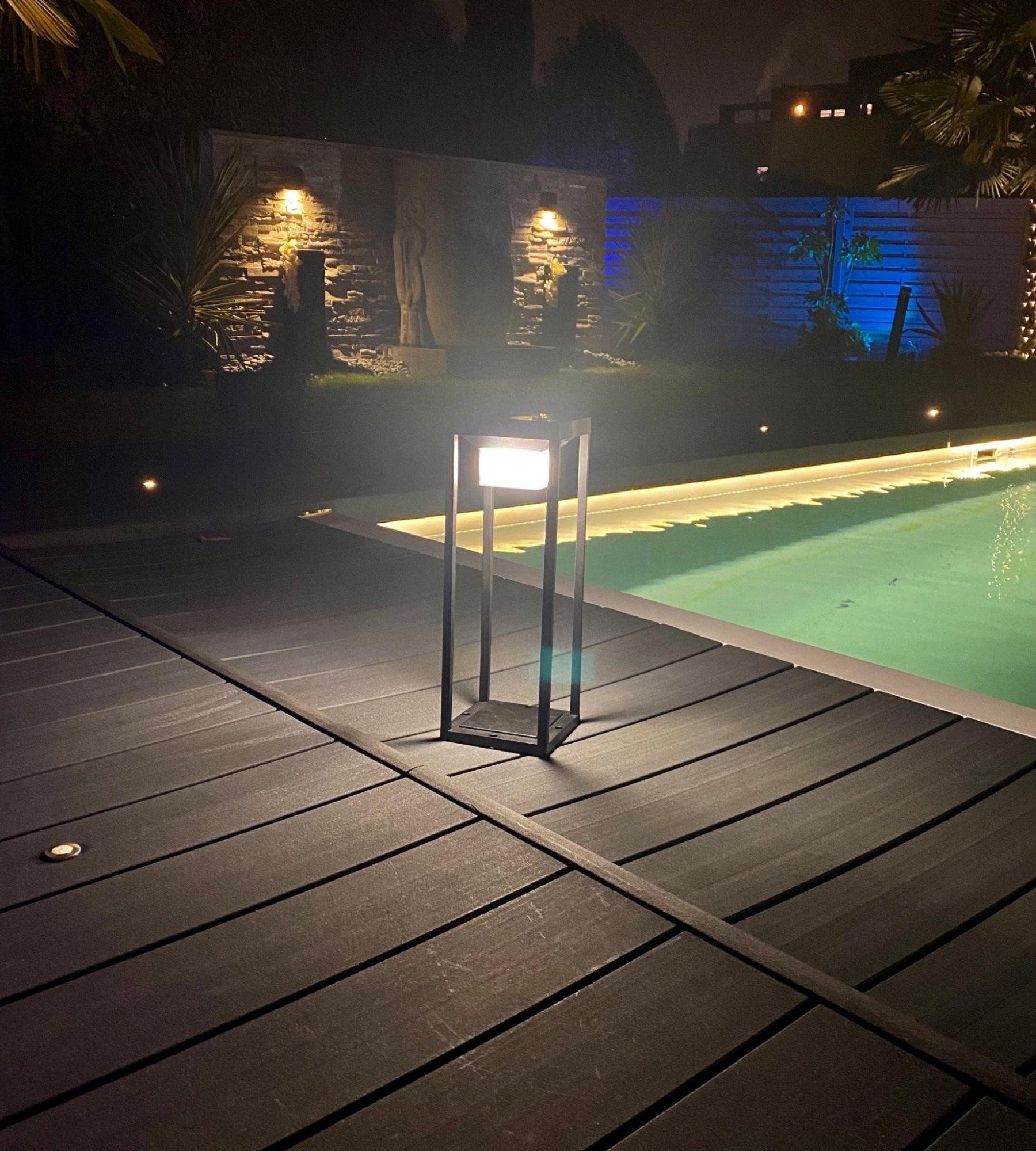 Lanterne LED solaire PICASSO, Noire, avec détecteur - 3 modes d'éclairage de 75 à 600 lumens — 6