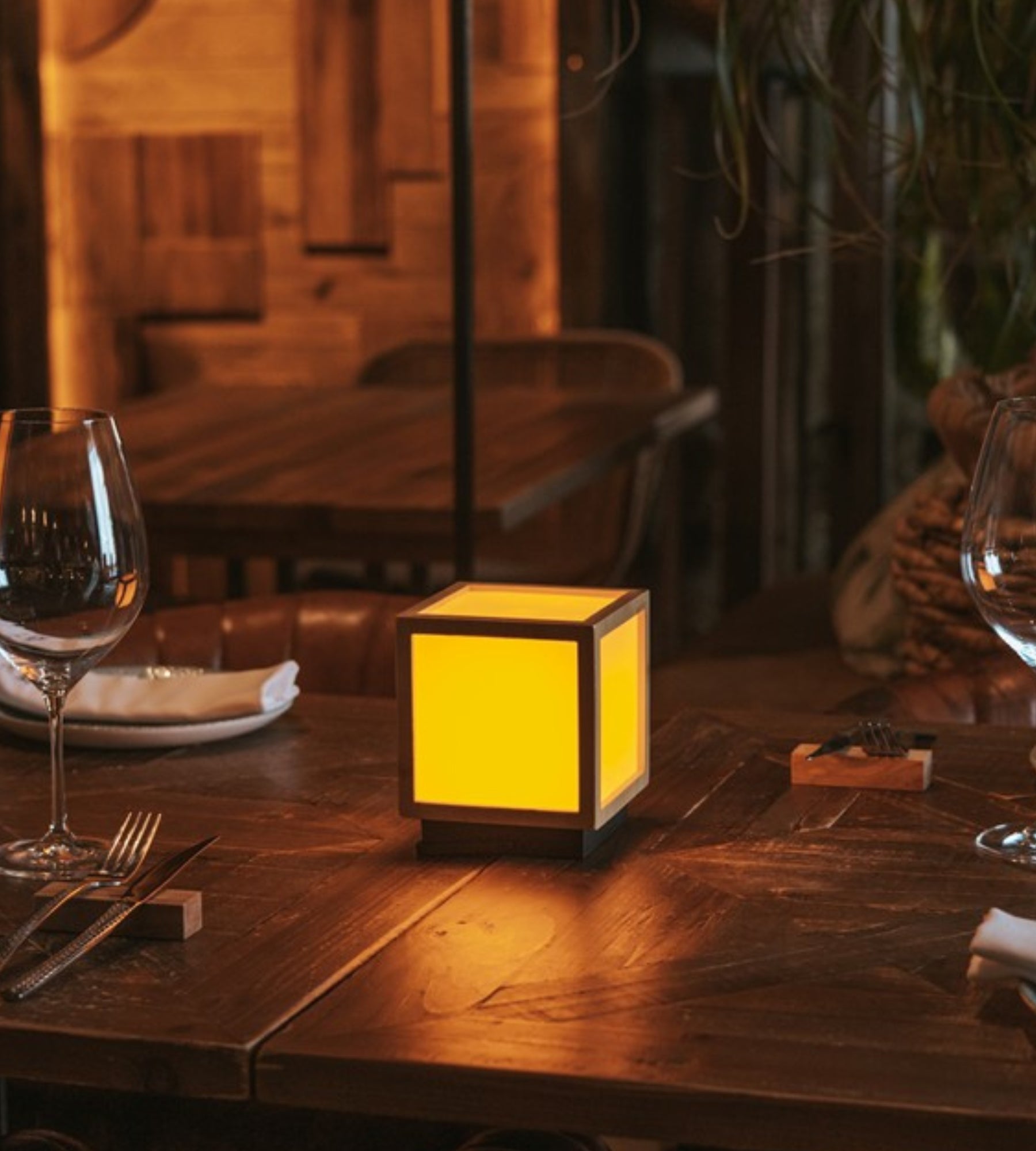 Lanterne portable sans fil VEGA - Format cube - Rechargeable via USB et solaire