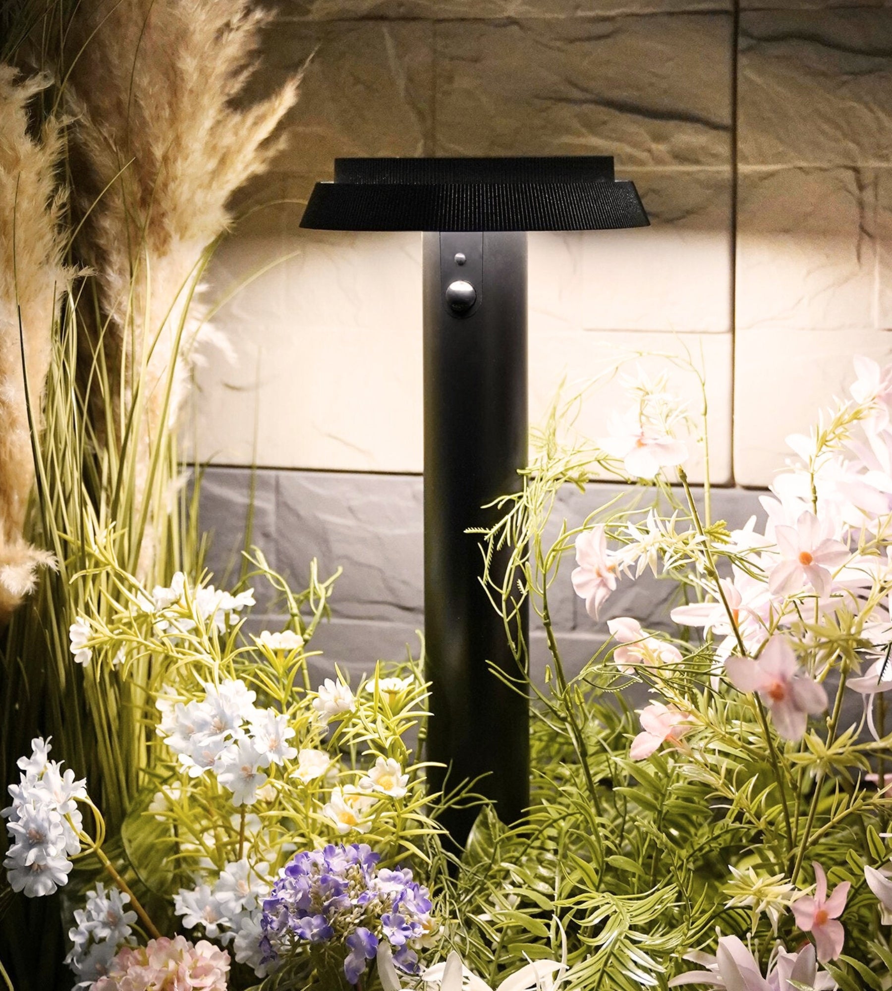 Borne extérieure LED solaire NORMAN, Noire, avec détecteur, blanc réglable - 3000K à 6500K — 3