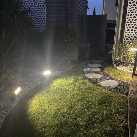 Ultrastarker POWER-2000 Solar-LED-Projektor – Bewegungsmelder – 3 Beleuchtungsmodi 200 bis 1800 Lumen – Lumihome