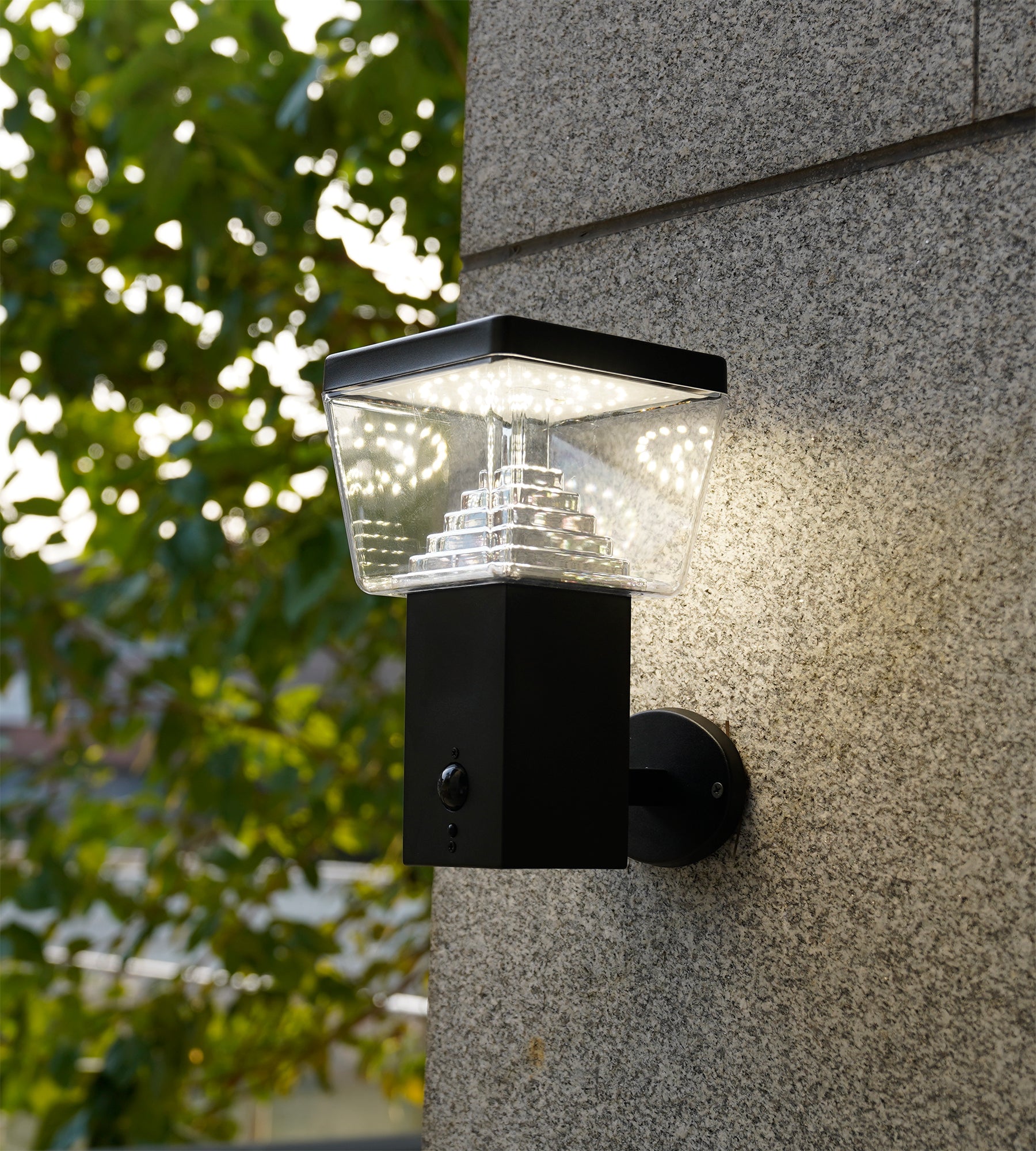 Candeeiro de parede LED LIBERTY alimentado a energia solar - Detetor de movimento - 3 modos de iluminação 100 a 1000 lúmens