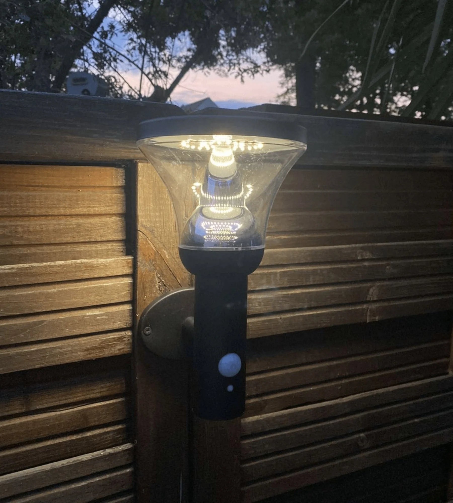 Candeeiro de parede LED solar DIVA - Detetor de movimento - 3 modos de iluminação 75 a 600 lúmens - Lumihome