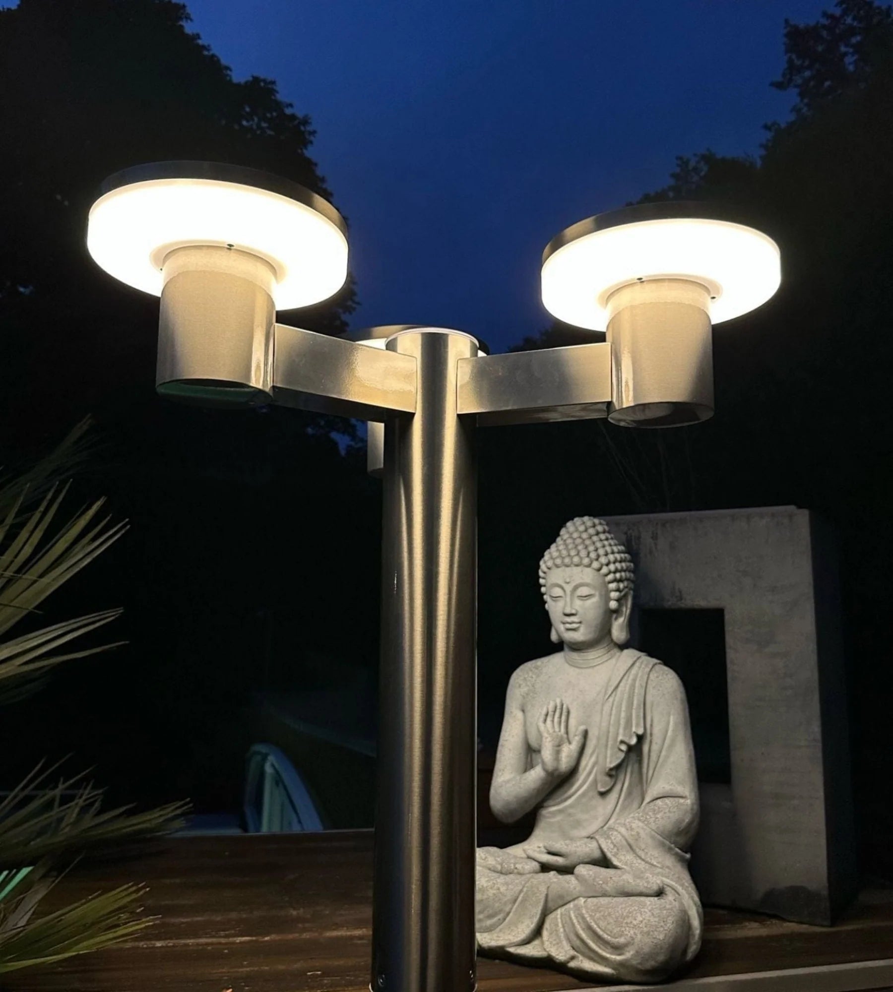 Candeeiro de pé solar LED ALTO 3000 - Altura 2m - Controlo remoto - 300 a 3000 lúmens - Lumihome