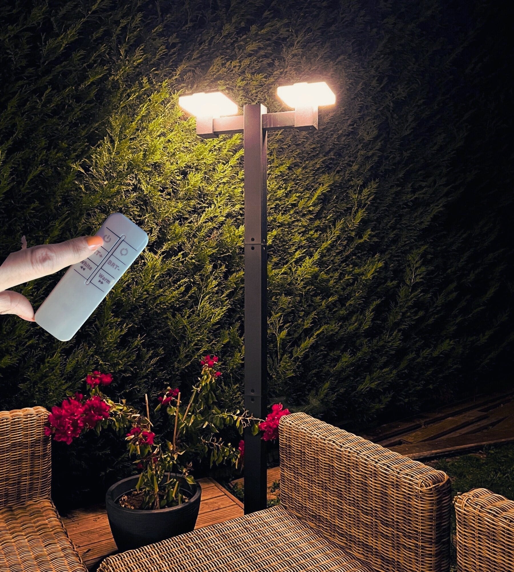 Candeeiro de pé solar SUN-2000 - Altura ajustável 1.20m ou 2m - 200 a 2000 lumens - Controlo remoto - Lumihome