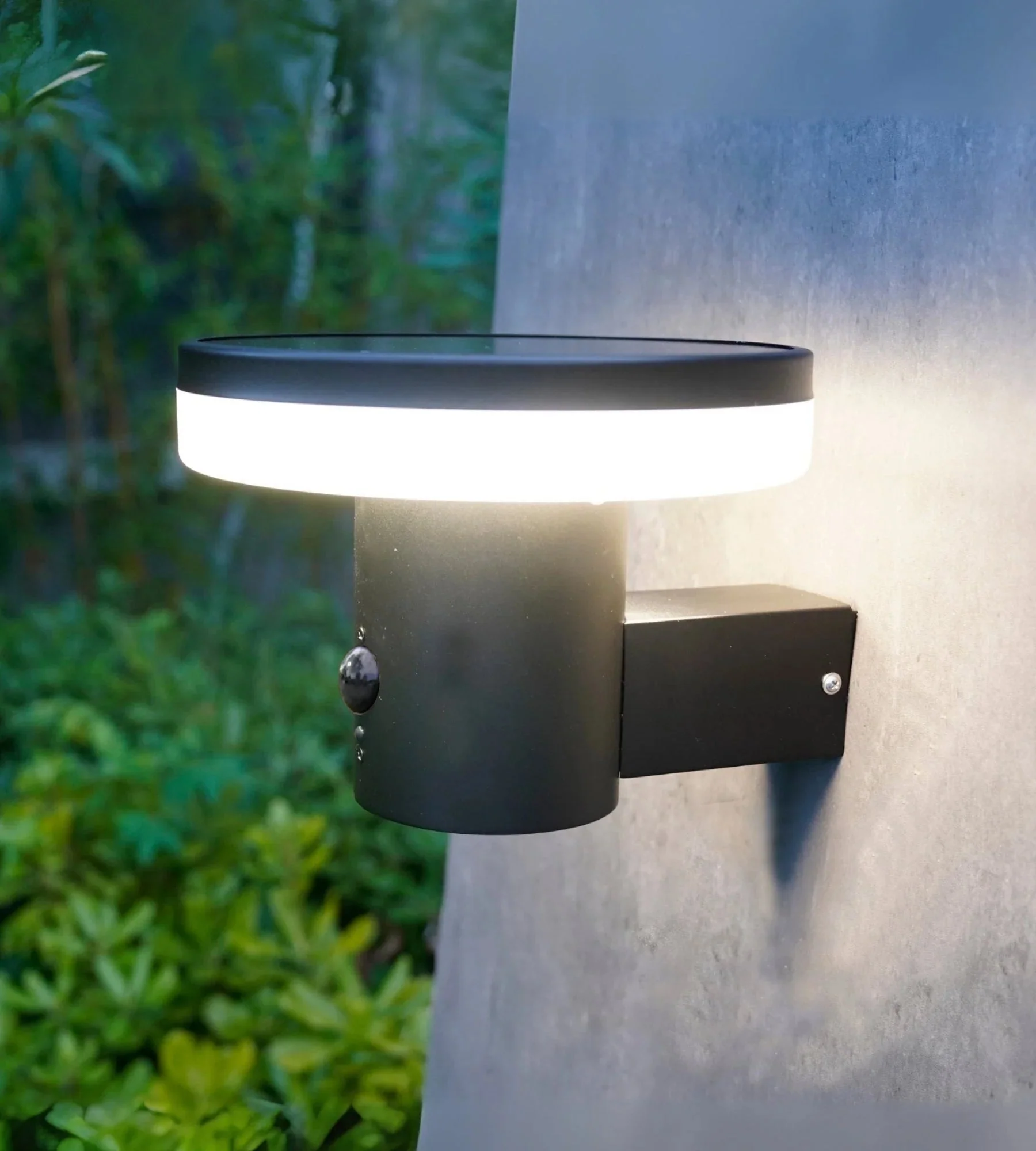 Solar Wall Light — ALTO view 4