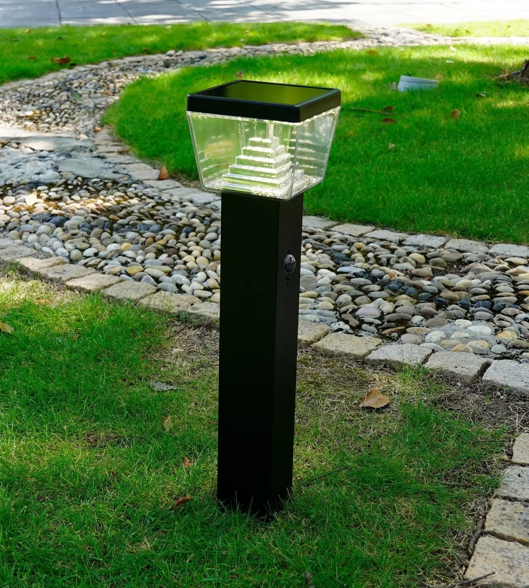 Solar Bollard — LIBERTY view 4
