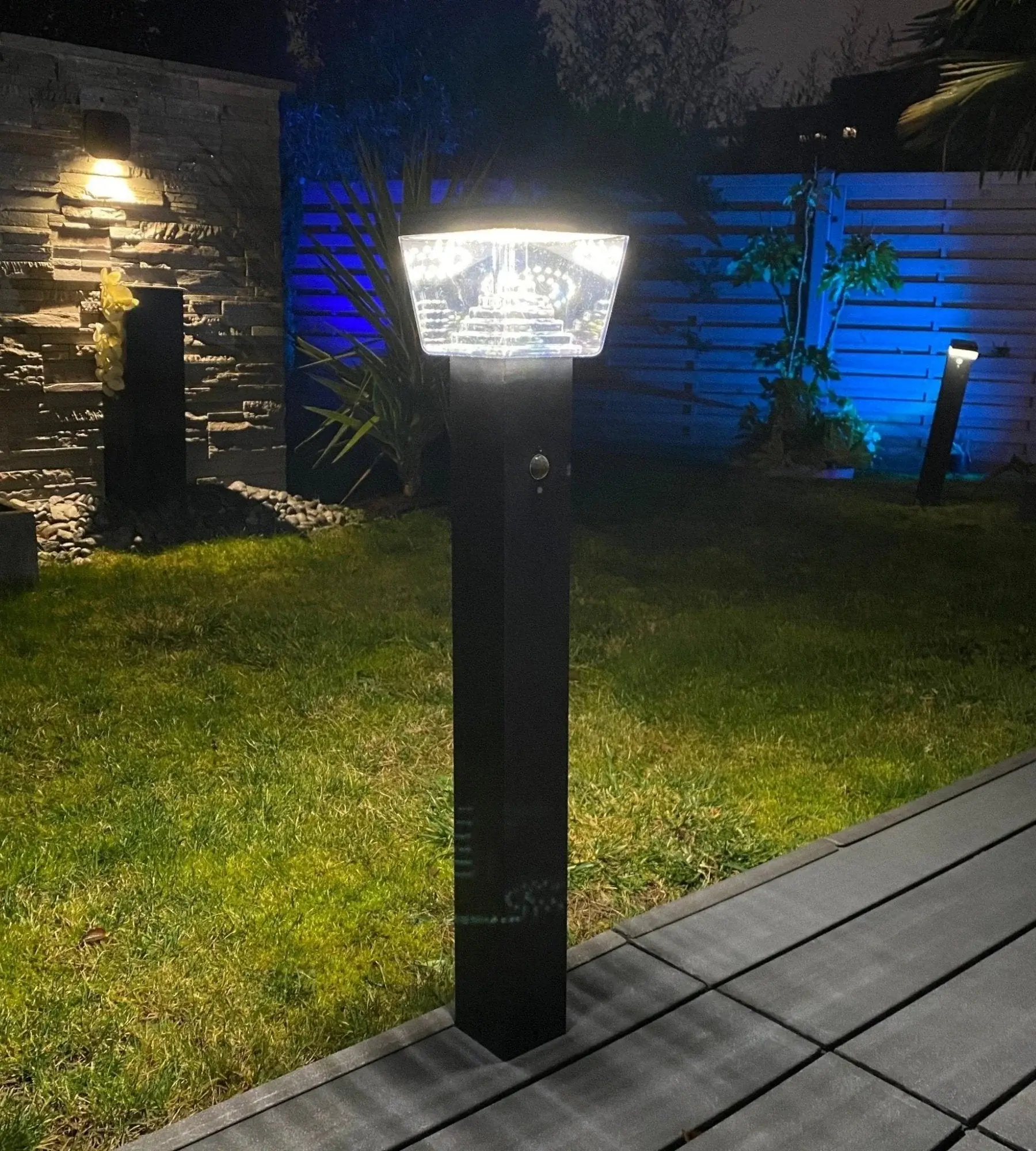 Solar Bollard — DIVA view 4